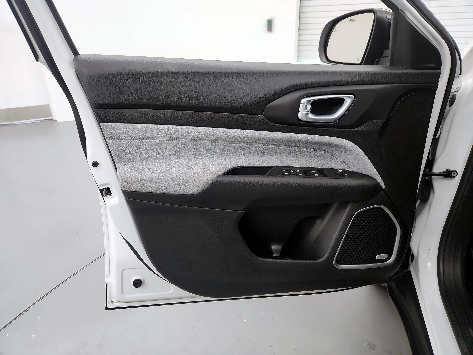 Thumbnail: 2022 Jeep Compass - 12