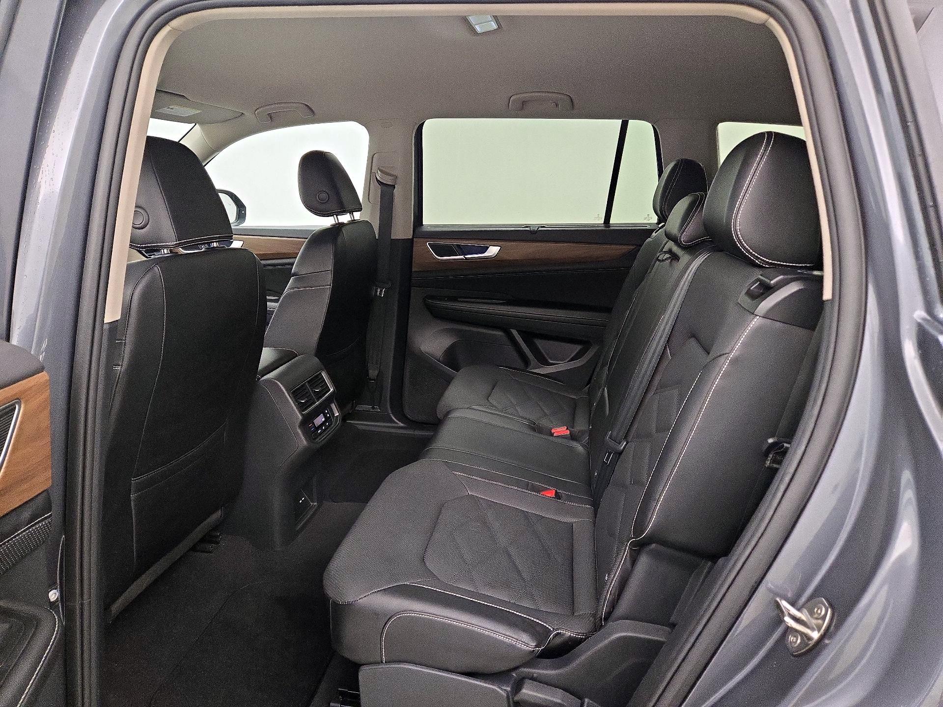 Thumbnail: 2024 Volkswagen Atlas - 19