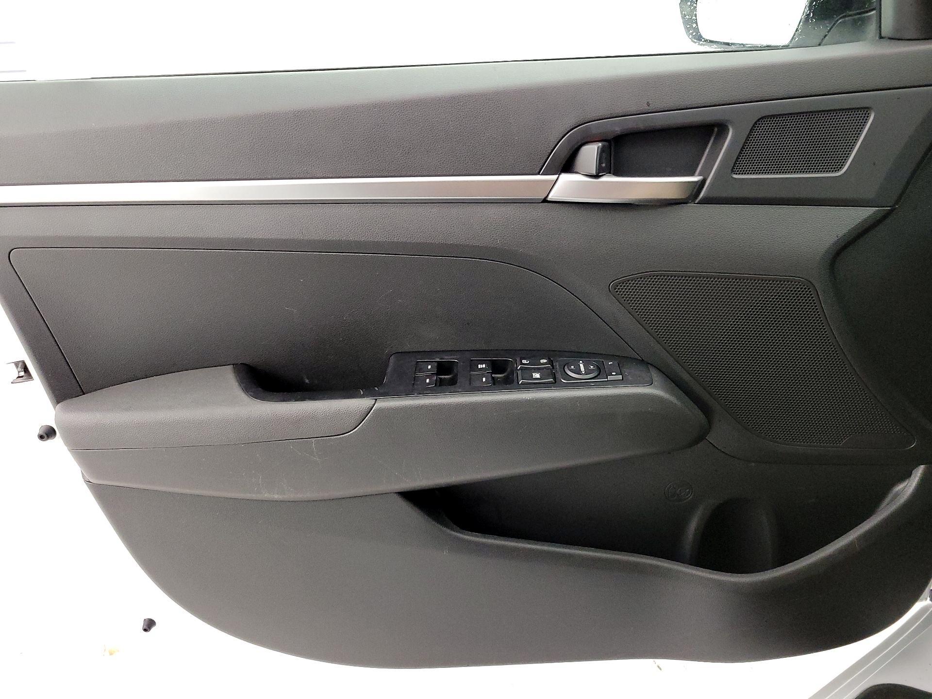 Thumbnail: 2020 Hyundai Elantra - 12