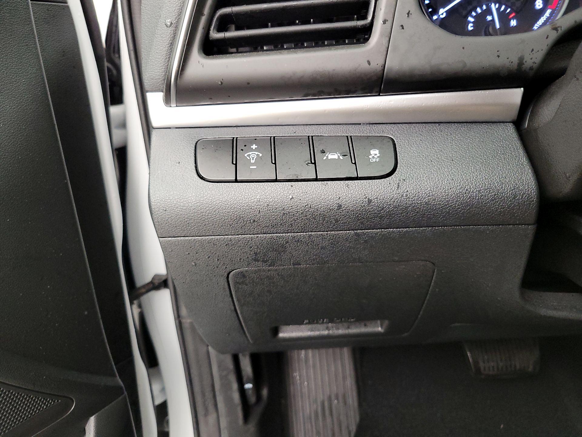 Thumbnail: 2020 Hyundai Elantra - 13