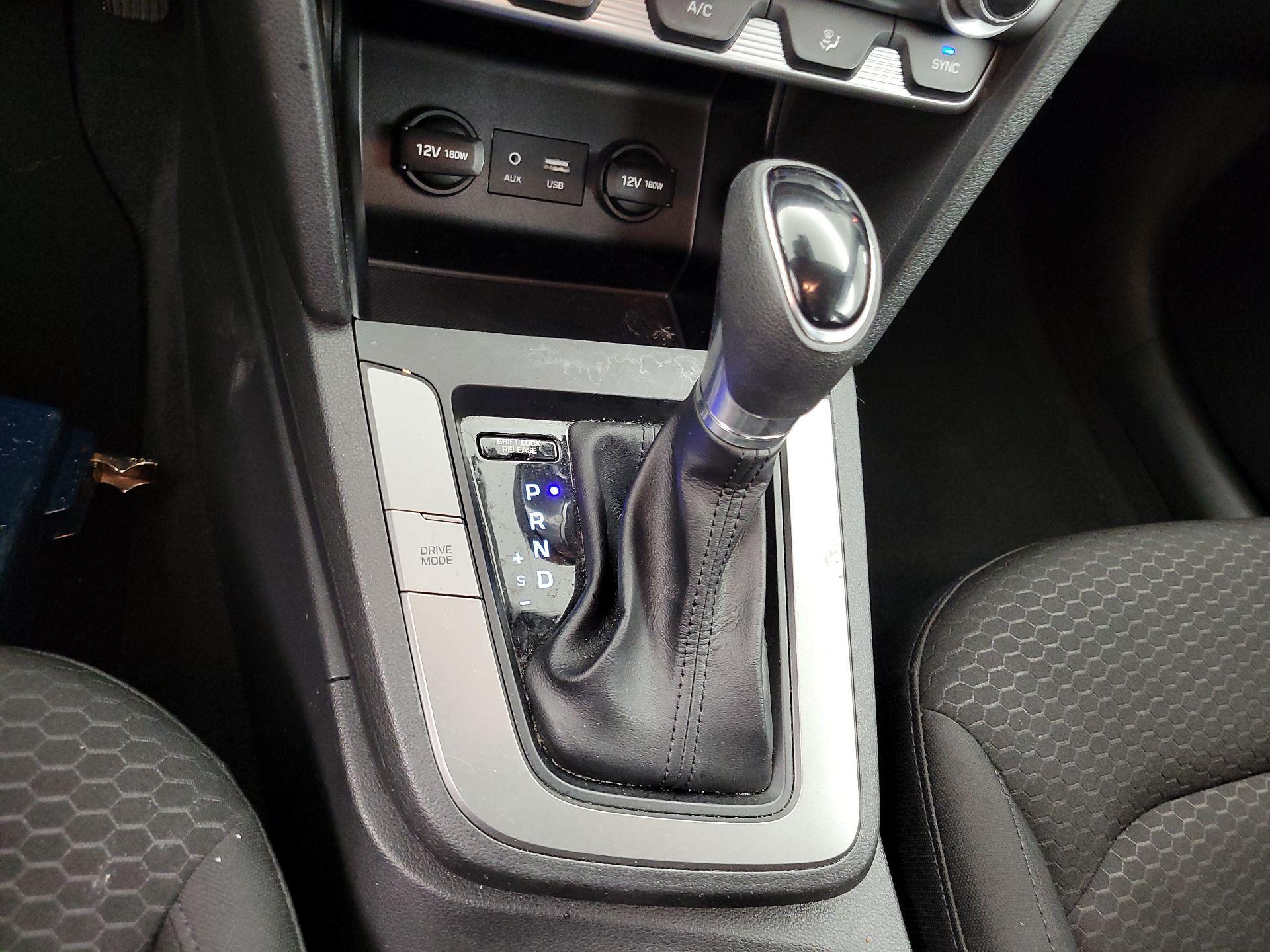 Thumbnail: 2020 Hyundai Elantra - 17