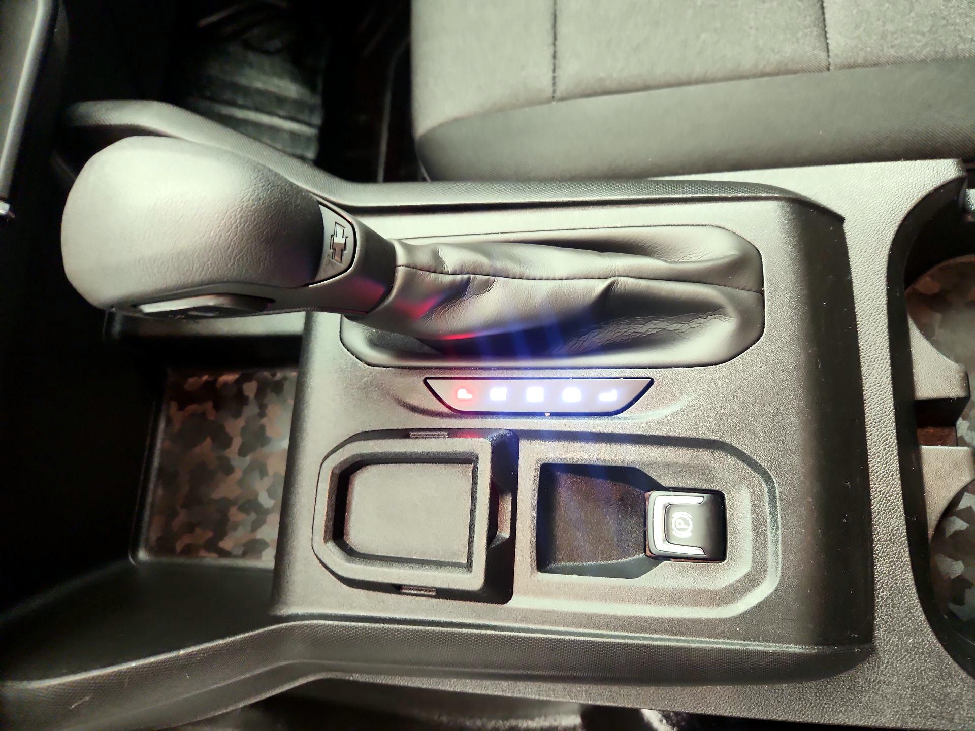 Thumbnail: 2023 Chevrolet Colorado - 17