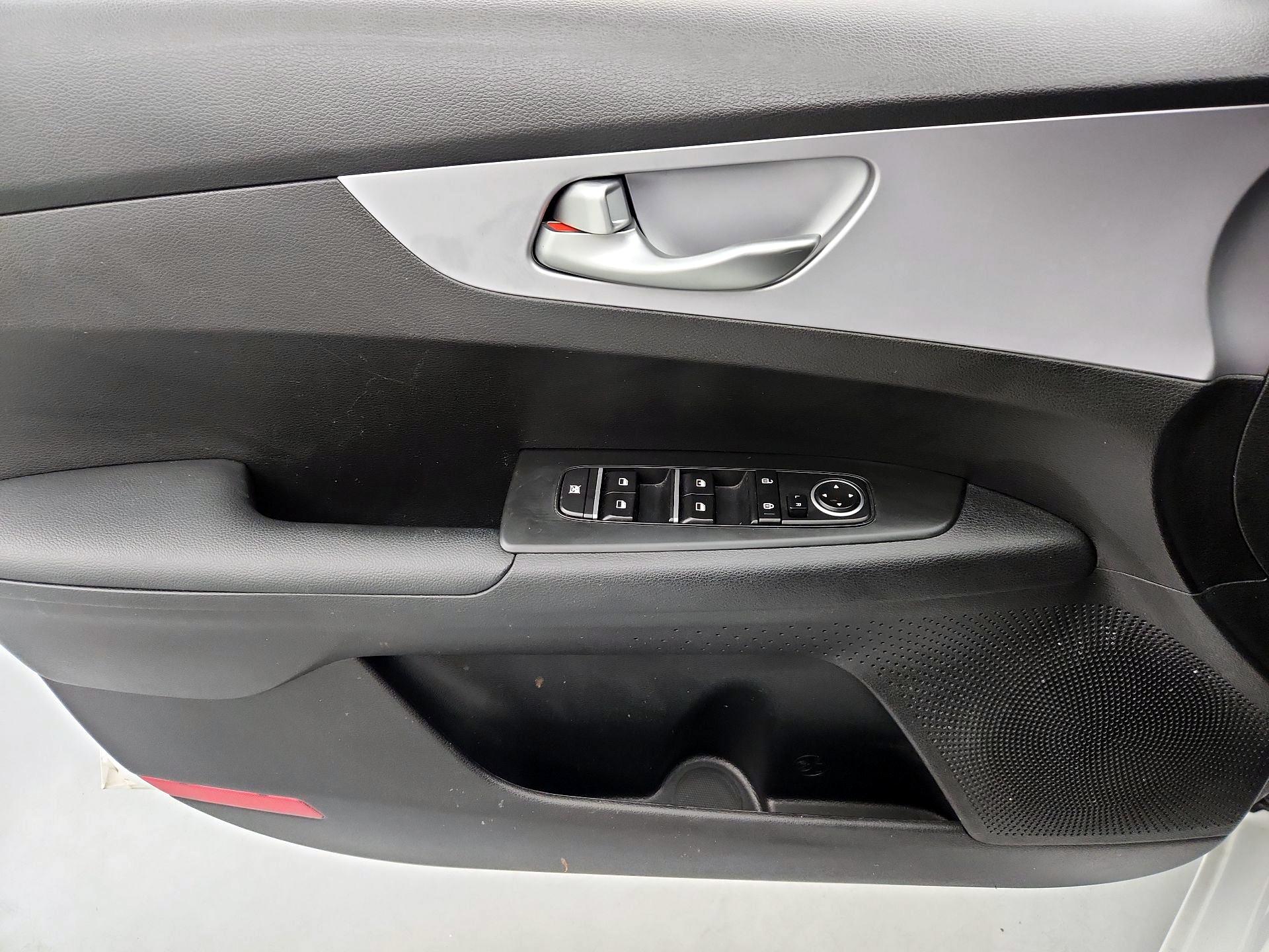 Thumbnail: 2024 Kia Forte - 12