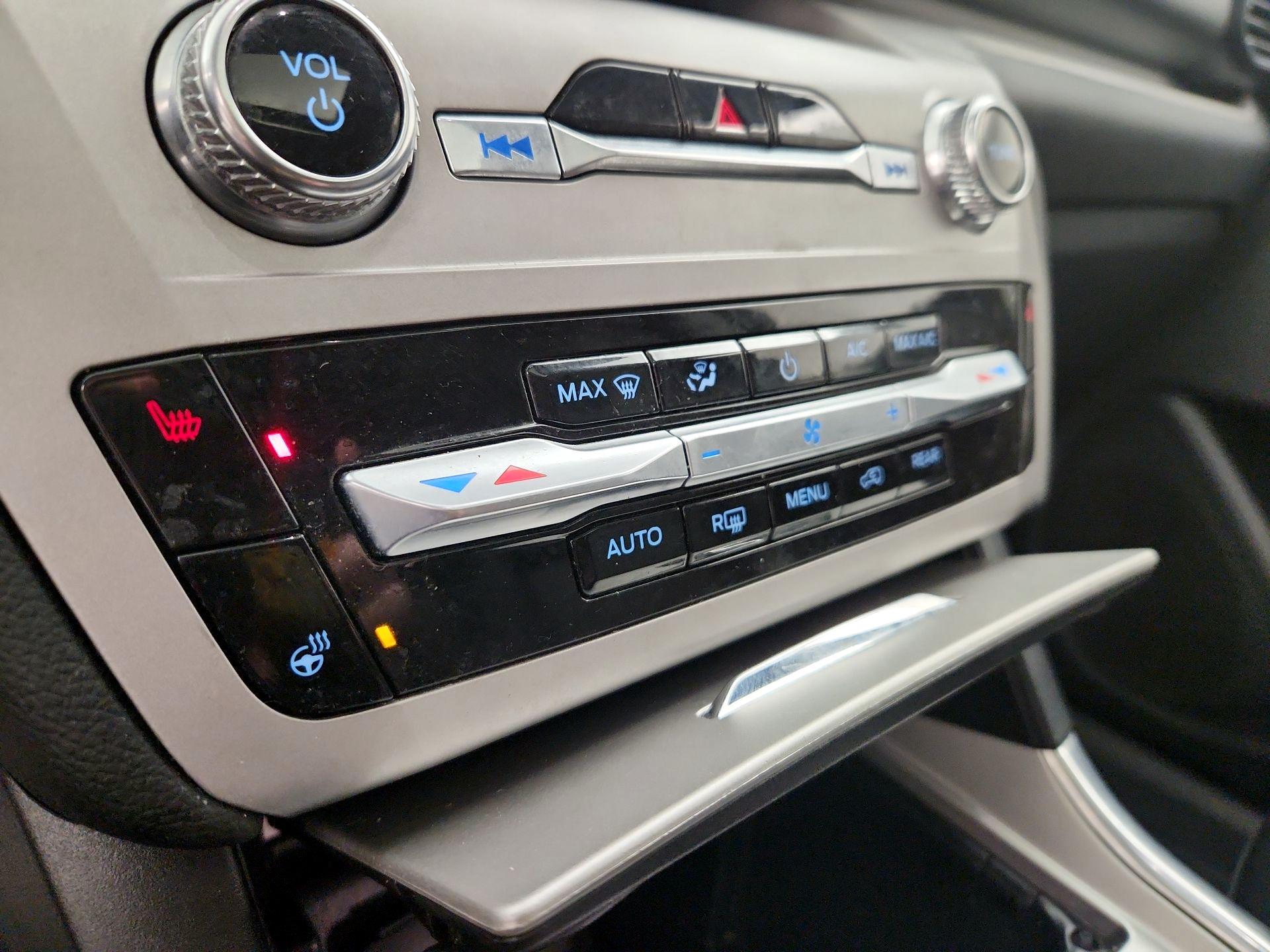 Thumbnail: 2022 Ford Explorer - 16