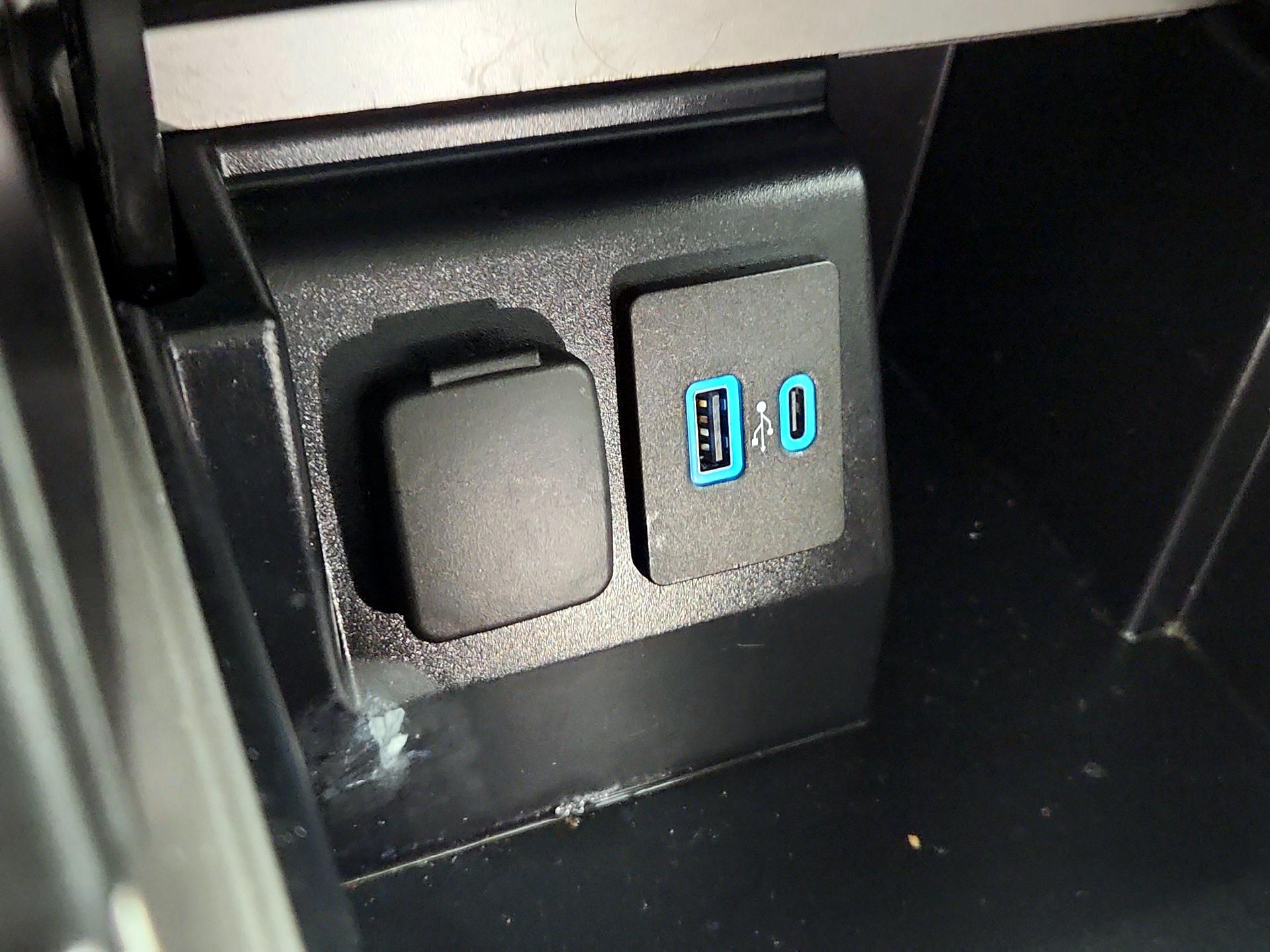 Thumbnail: 2022 Ford Explorer - 18