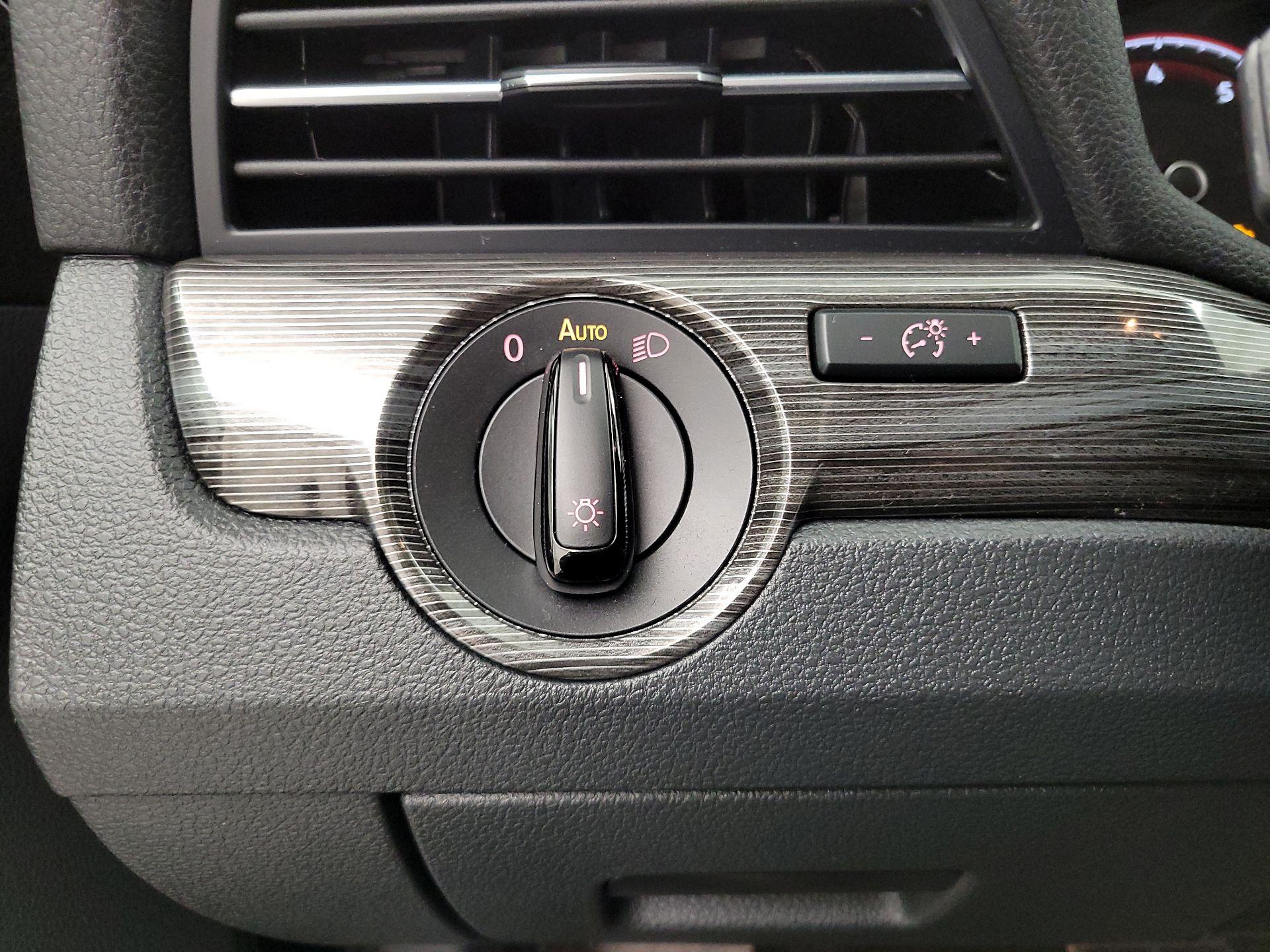 Thumbnail: 2020 Volkswagen Passat - 13