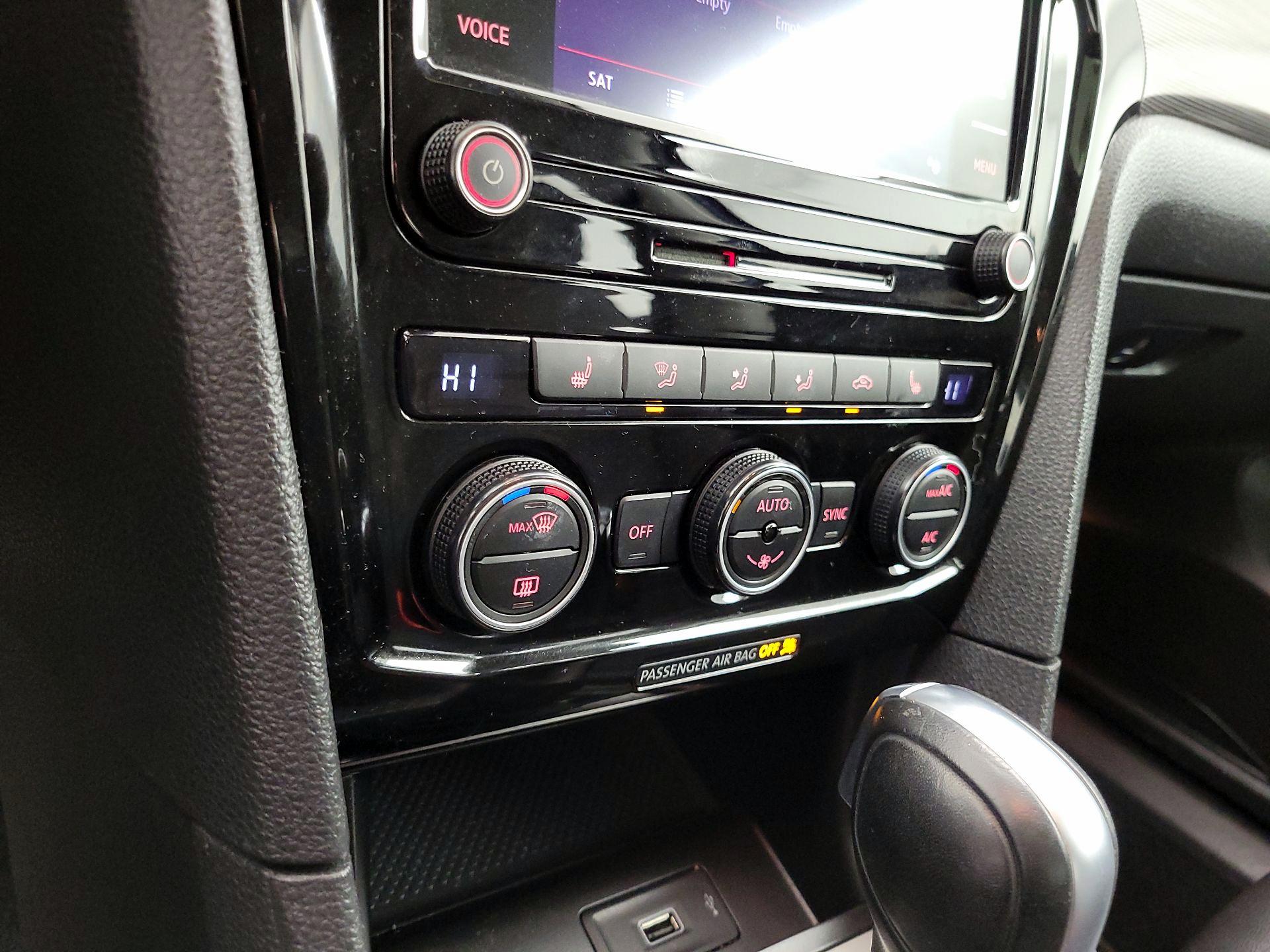 Thumbnail: 2020 Volkswagen Passat - 16