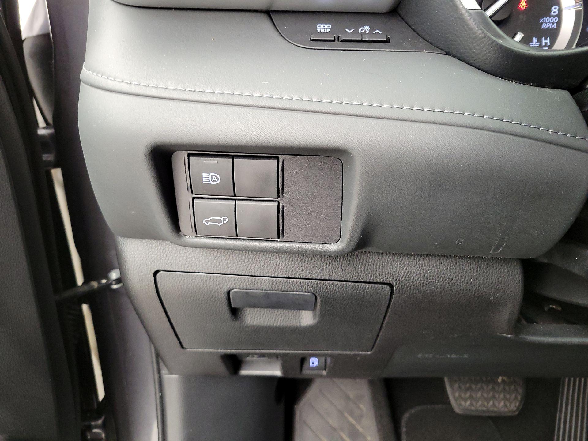 Thumbnail: 2022 Toyota Highlander - 13