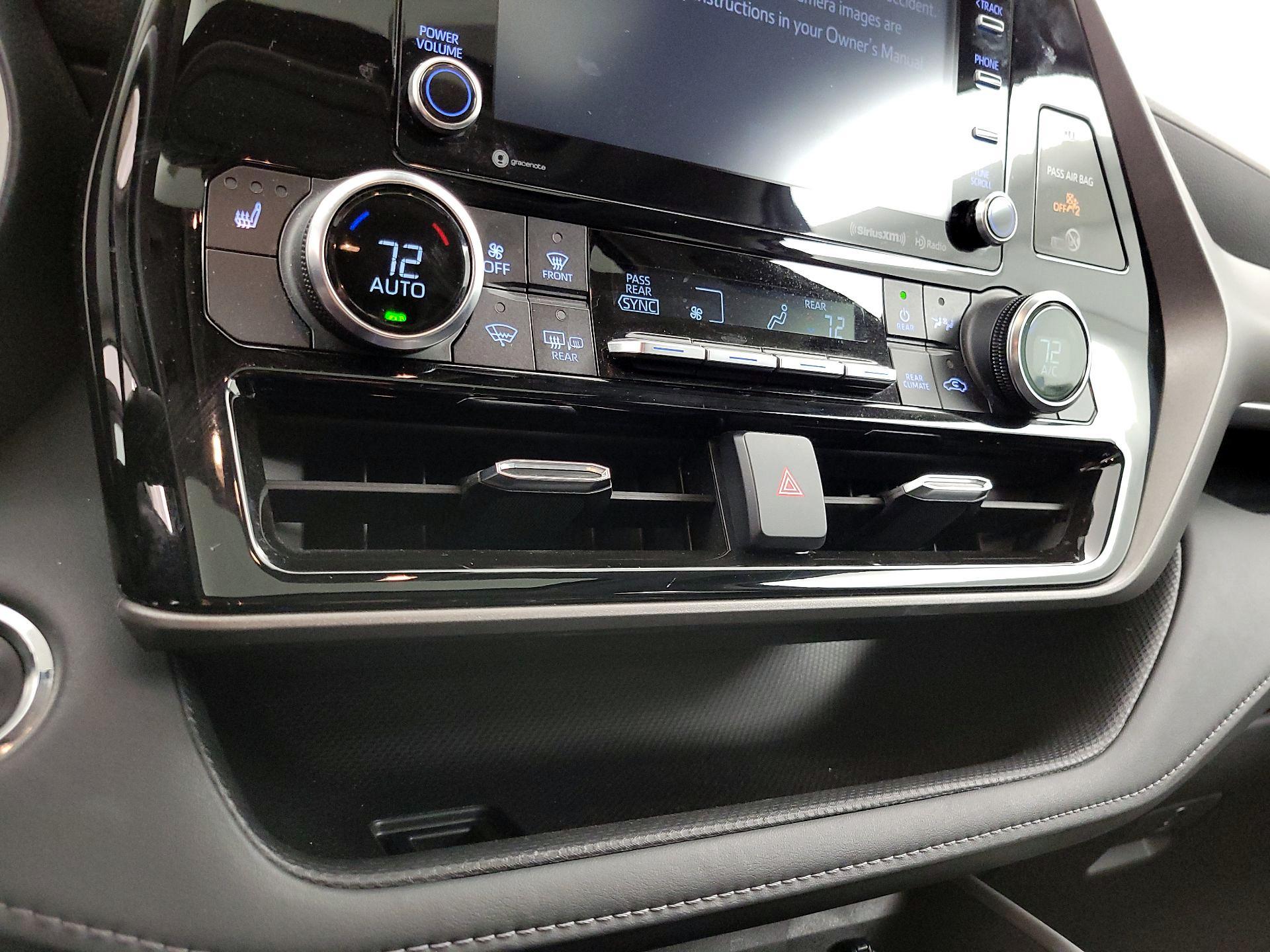 Thumbnail: 2022 Toyota Highlander - 16