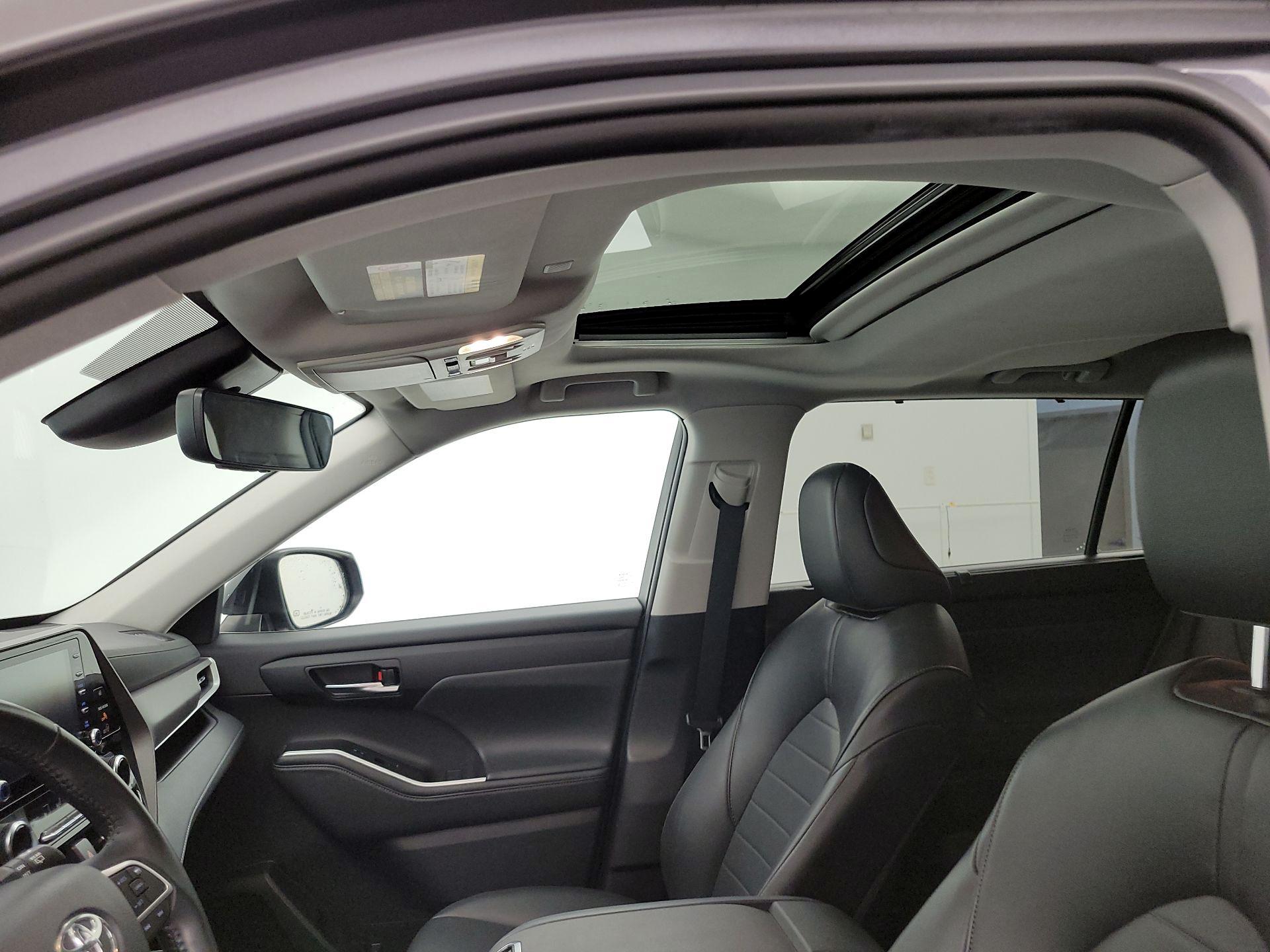 Thumbnail: 2022 Toyota Highlander - 19