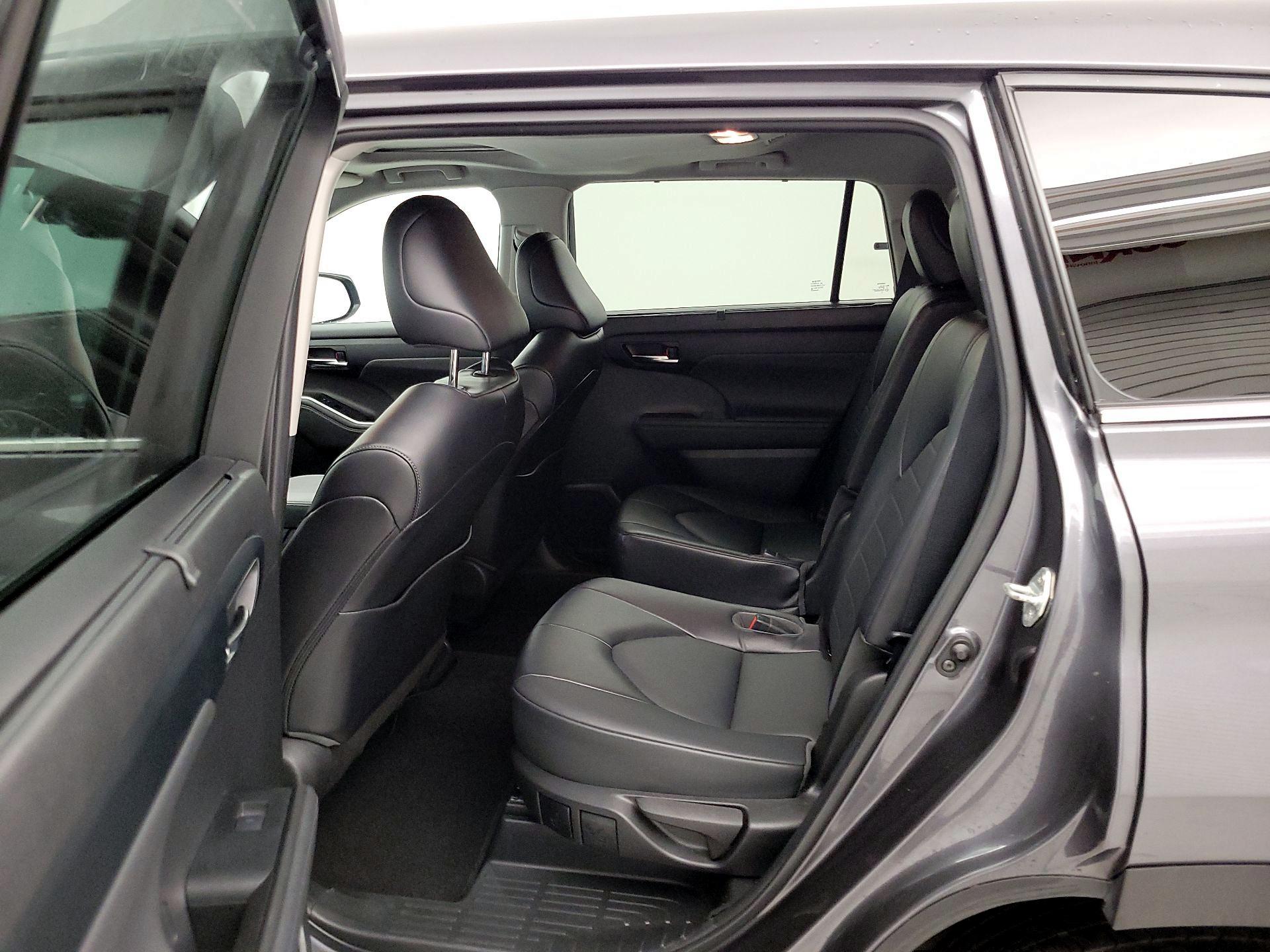 Thumbnail: 2022 Toyota Highlander - 20