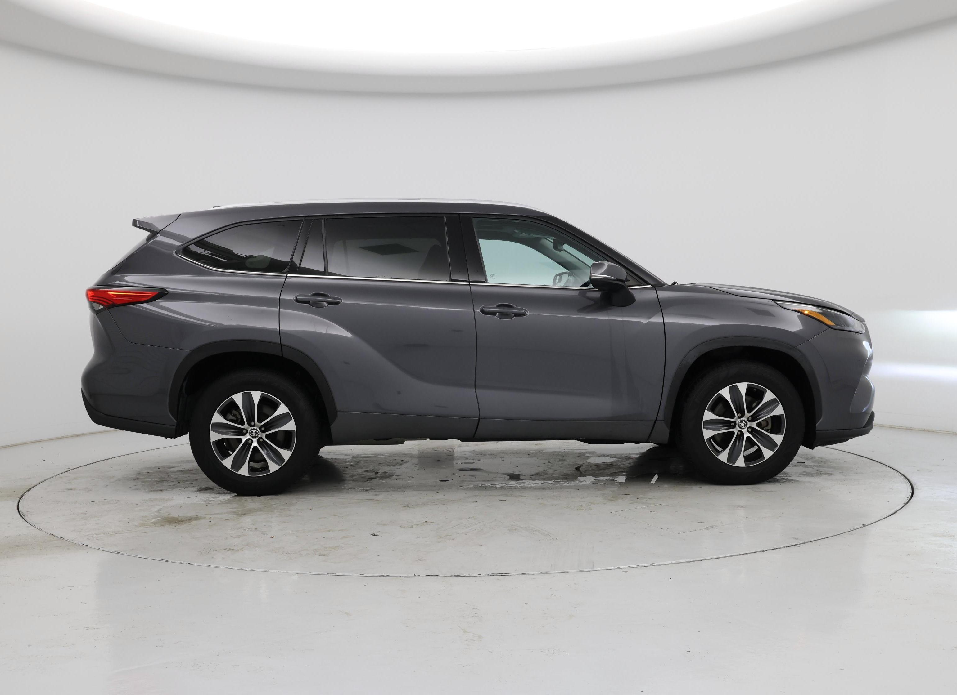 Thumbnail: 2022 Toyota Highlander - 7