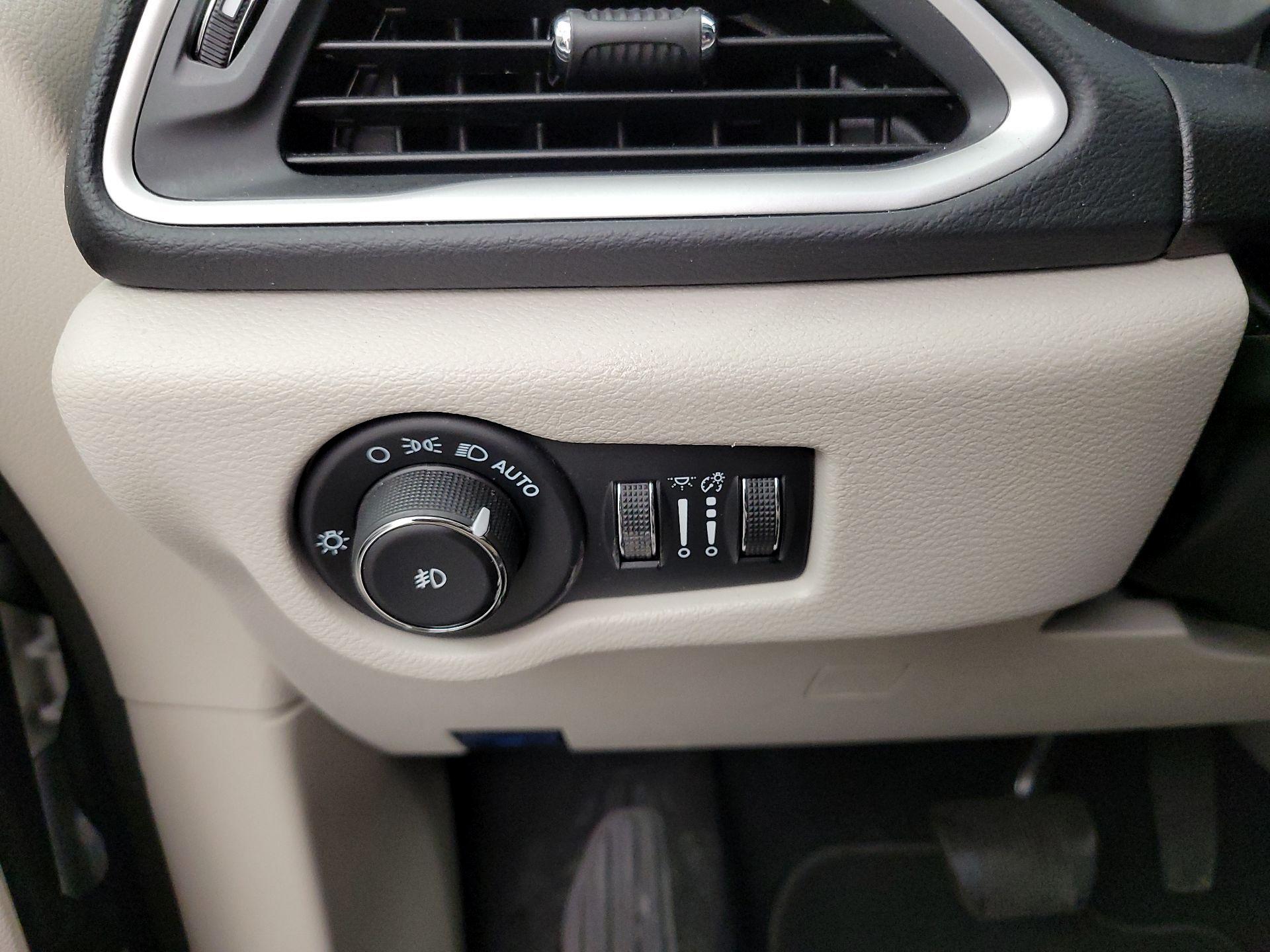 Thumbnail: 2023 Chrysler Pacifica - 13