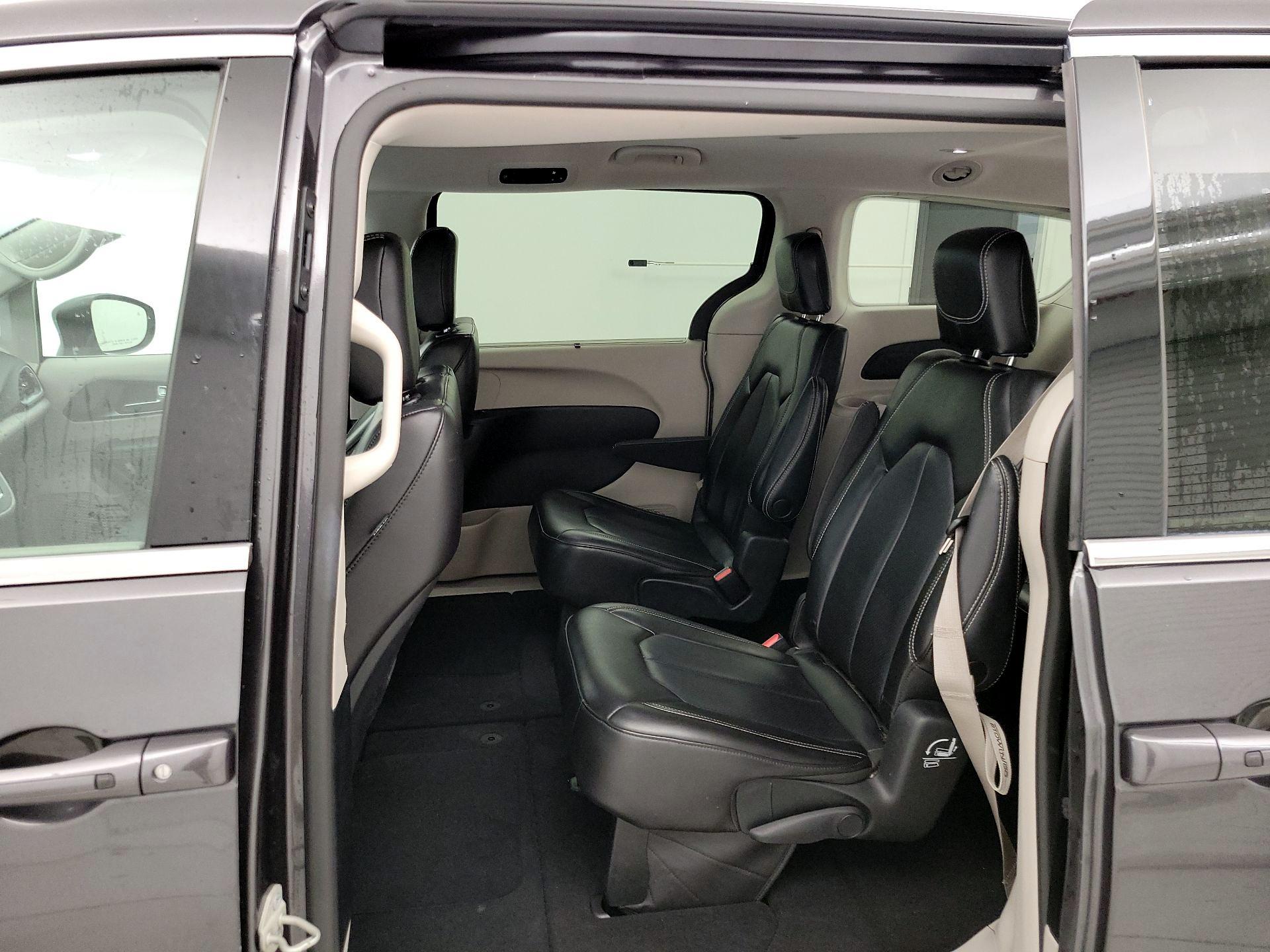 Thumbnail: 2023 Chrysler Pacifica - 19