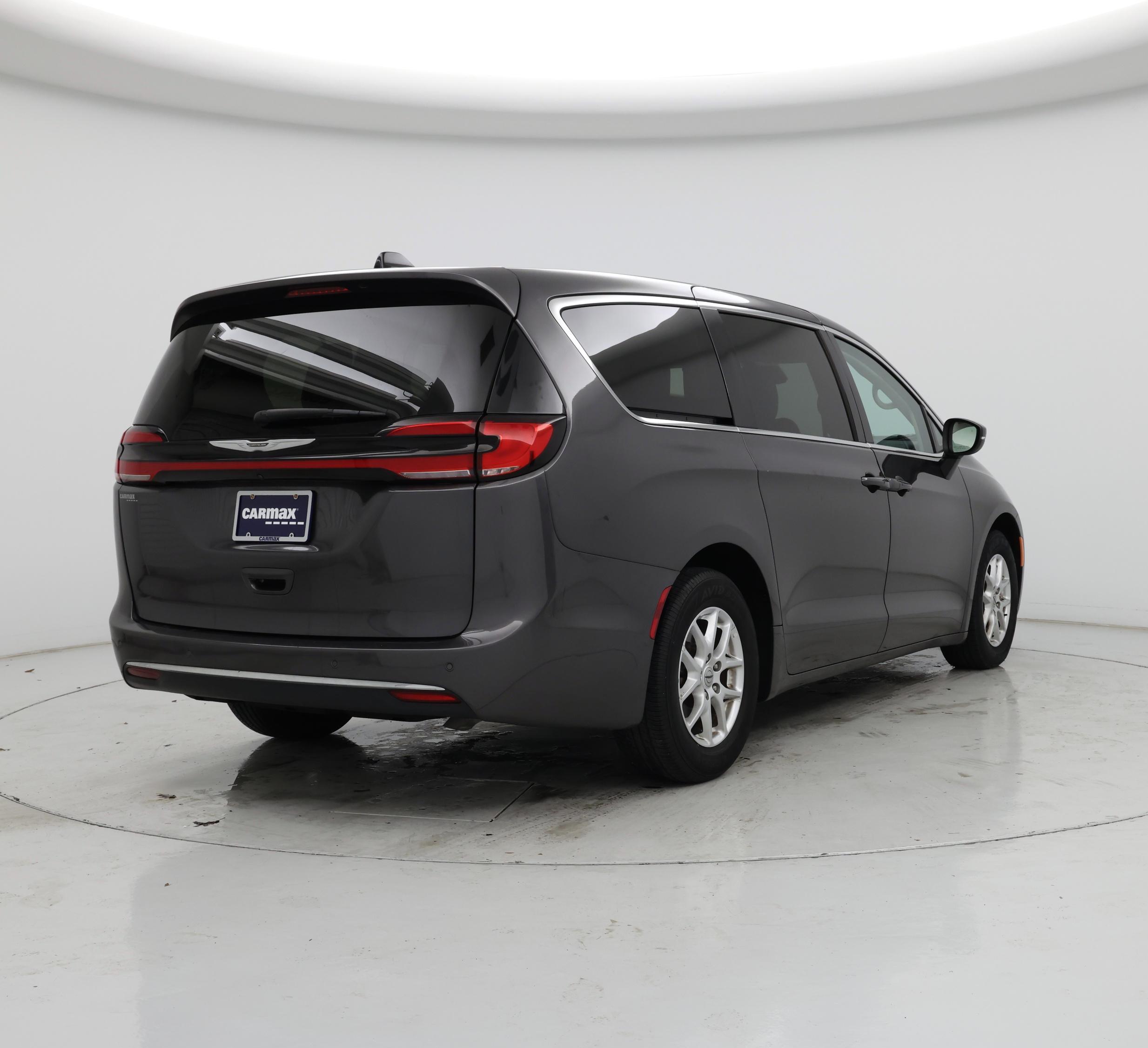 Thumbnail: 2023 Chrysler Pacifica - 8