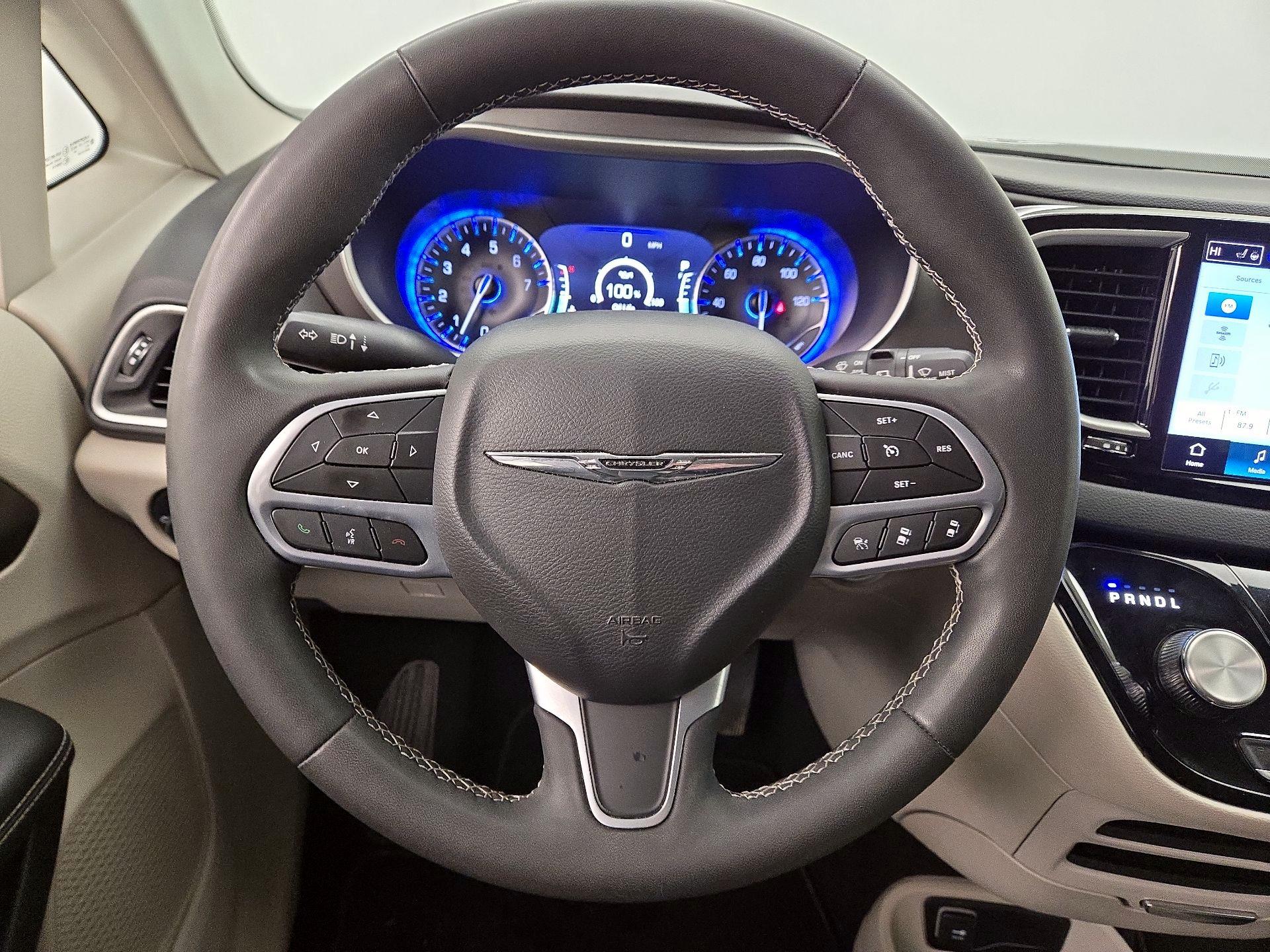 Thumbnail: 2023 Chrysler Pacifica - 10