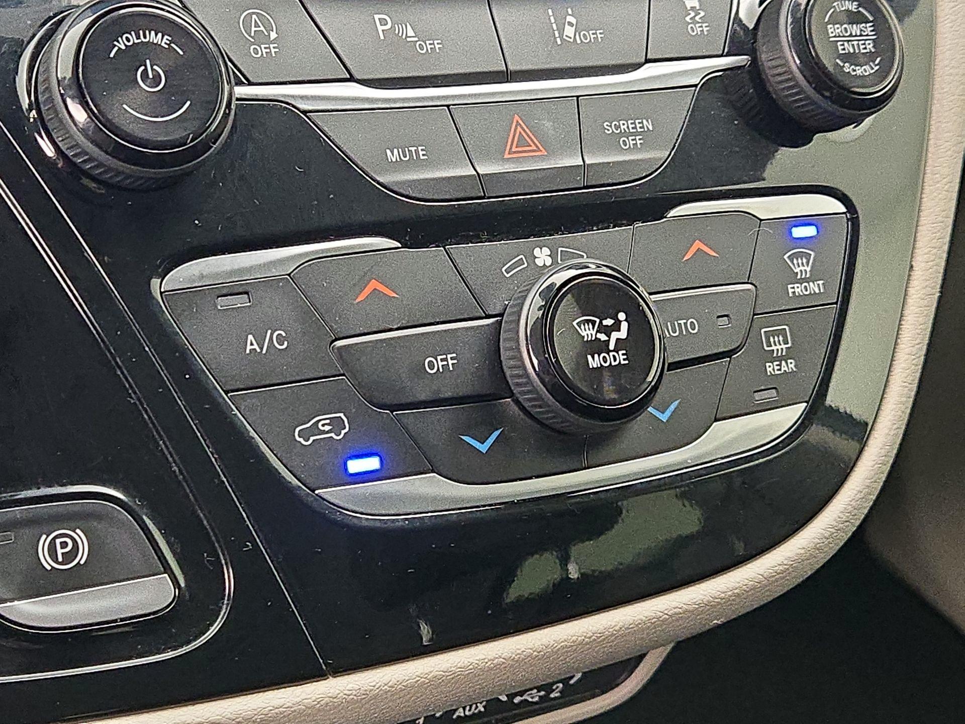 Thumbnail: 2023 Chrysler Pacifica - 16