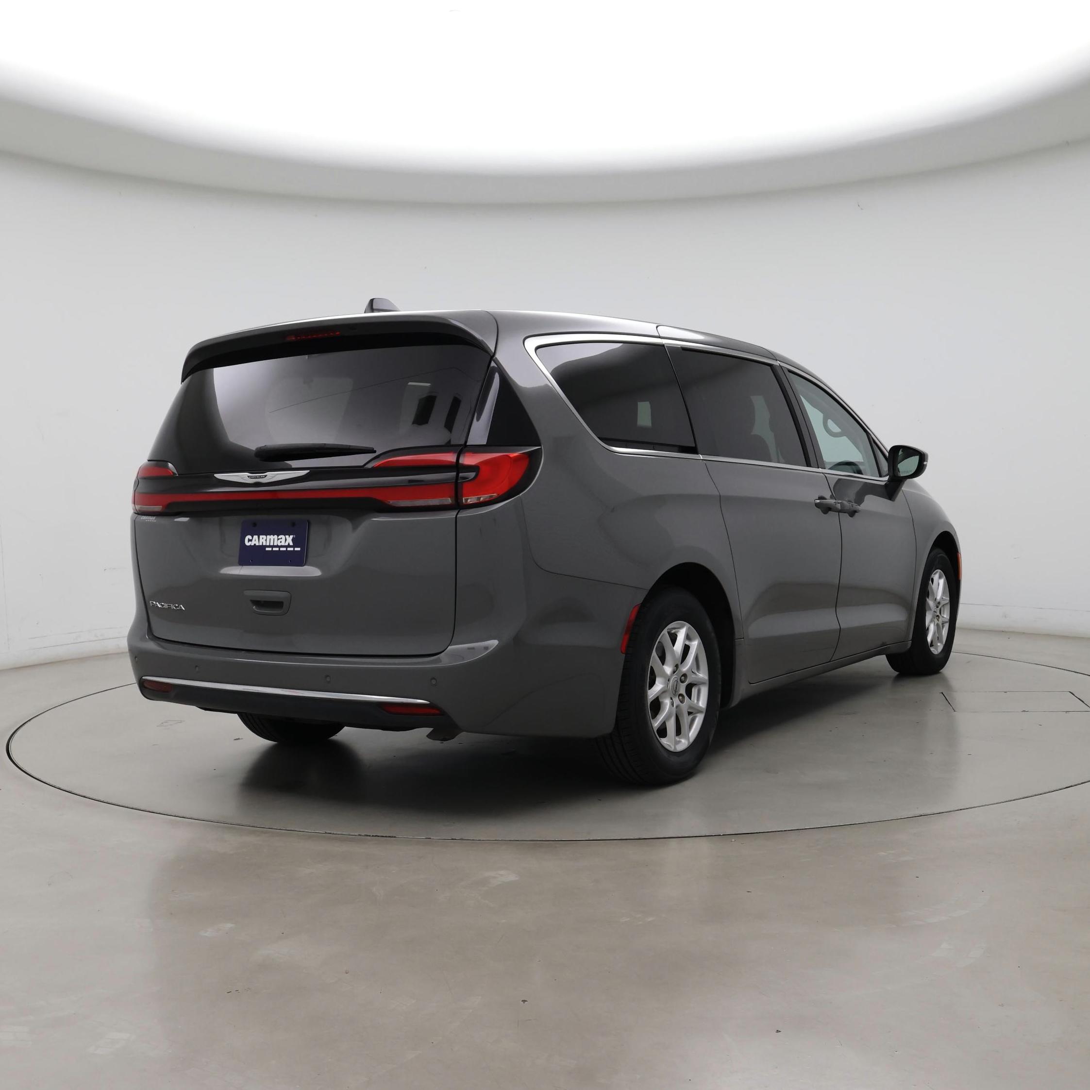 Thumbnail: 2023 Chrysler Pacifica - 8