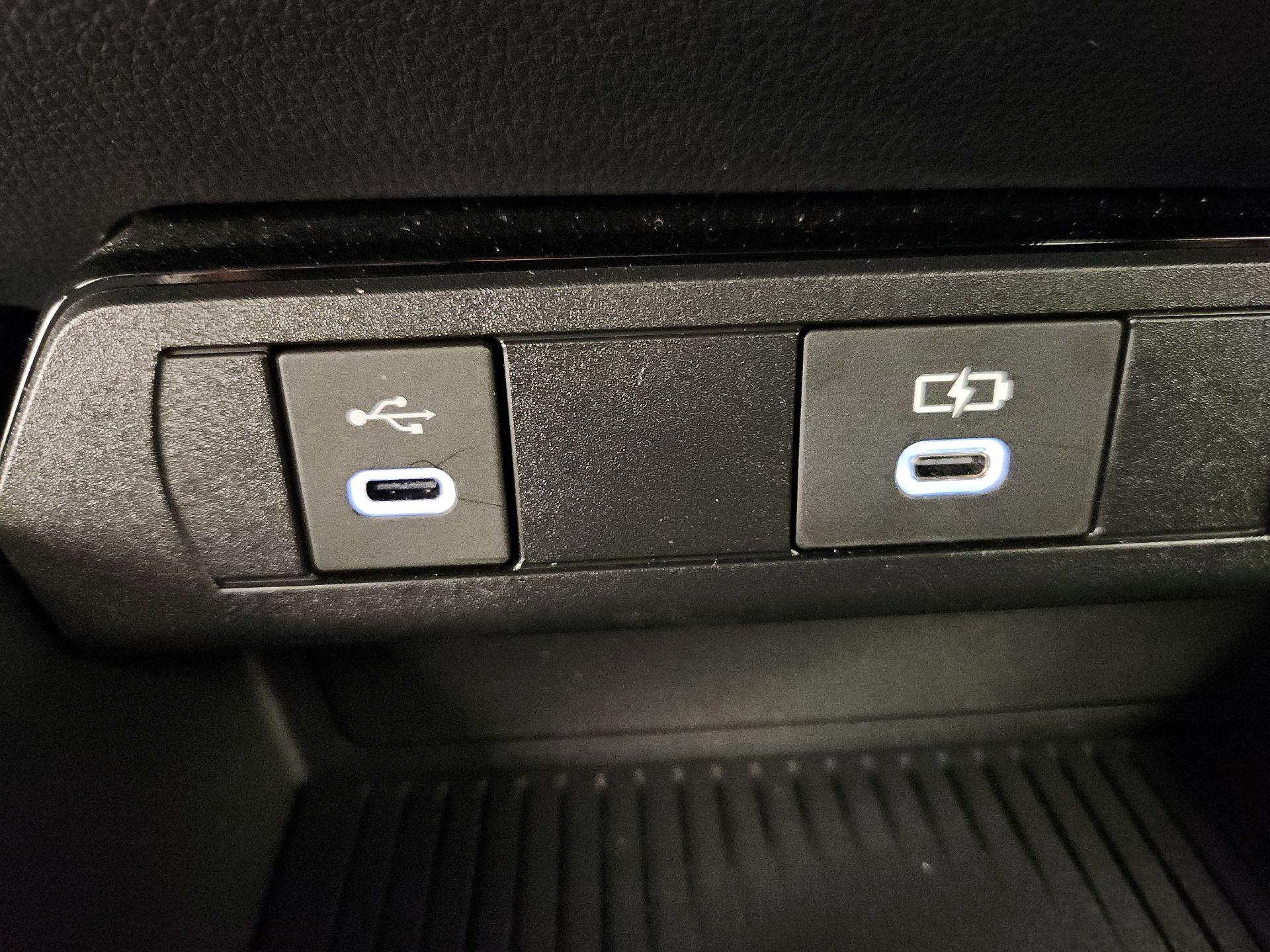 Thumbnail: 2024 Toyota Prius Prime - 18