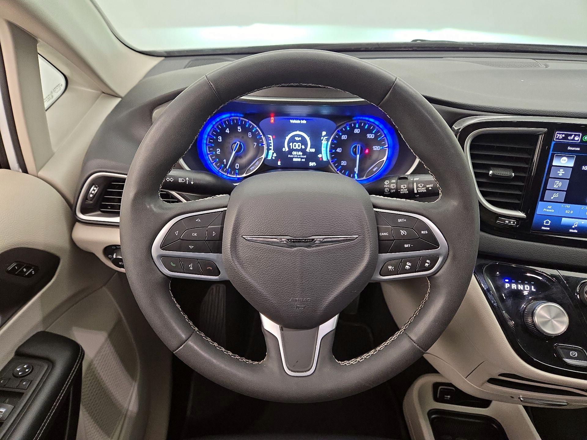 Thumbnail: 2023 Chrysler Pacifica - 10