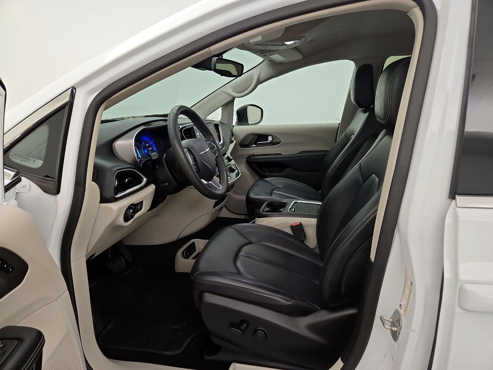 Thumbnail: 2023 Chrysler Pacifica - 11