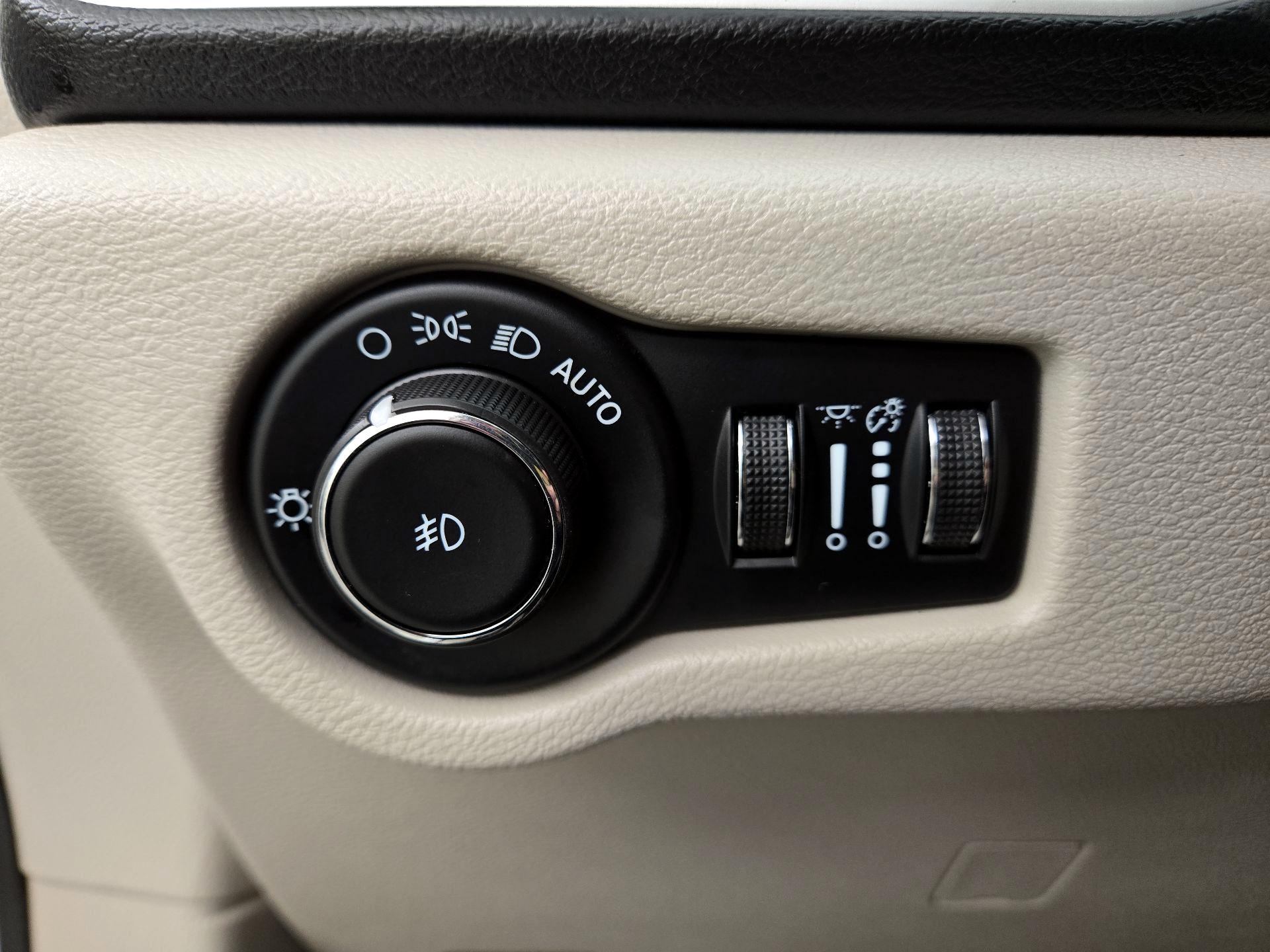 Thumbnail: 2023 Chrysler Pacifica - 13