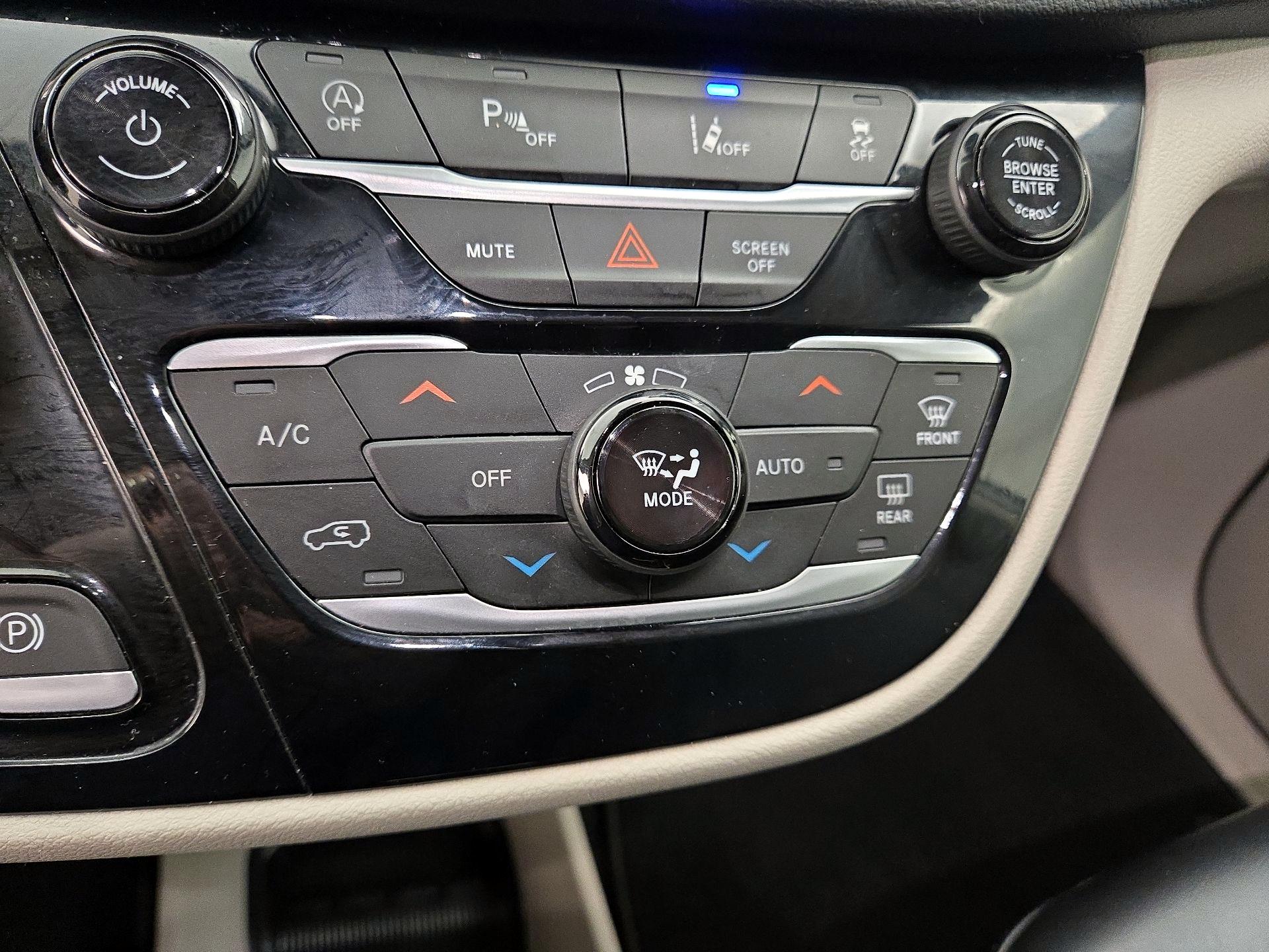 Thumbnail: 2023 Chrysler Pacifica - 16