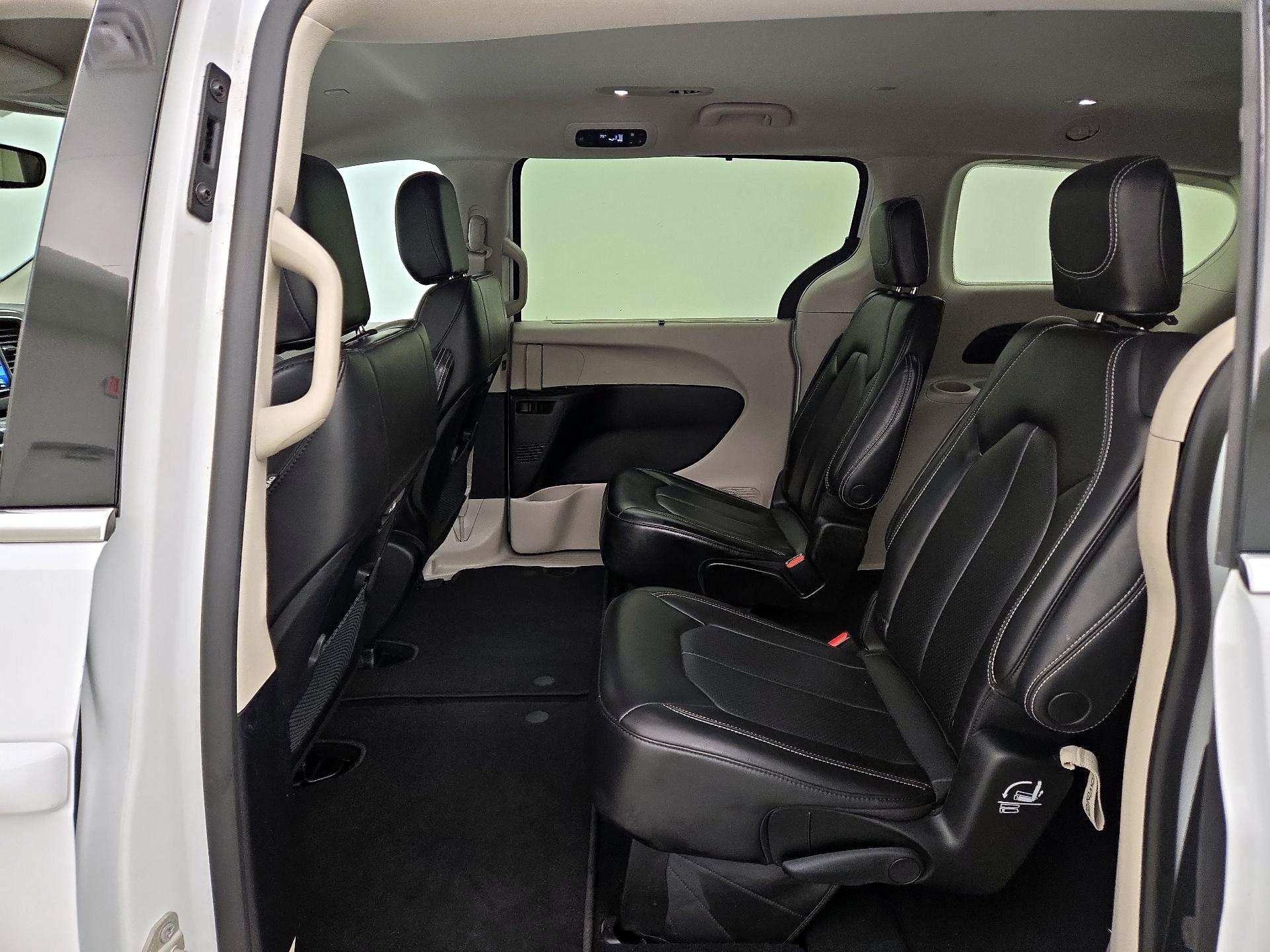 Thumbnail: 2023 Chrysler Pacifica - 19