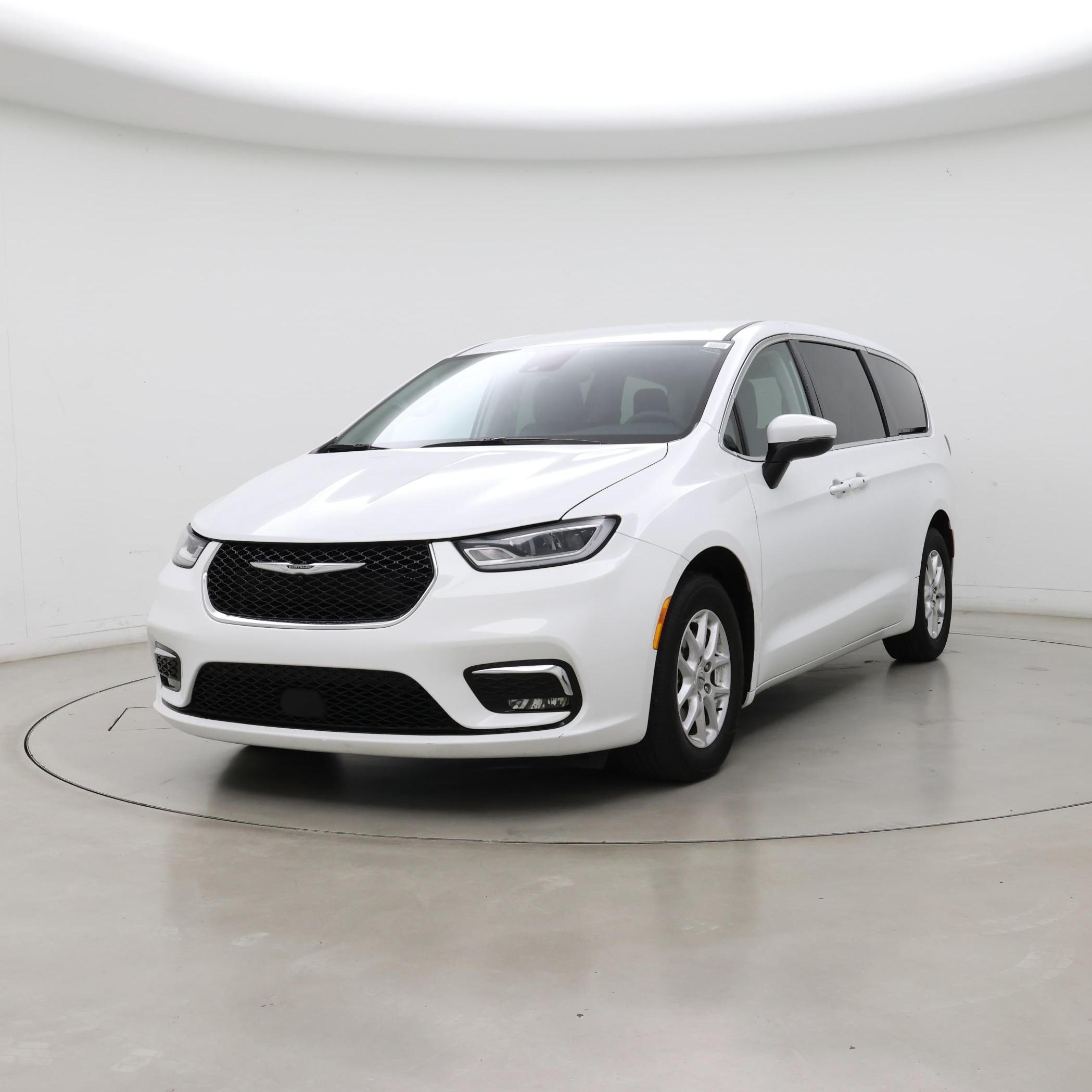 Thumbnail: 2023 Chrysler Pacifica - 4