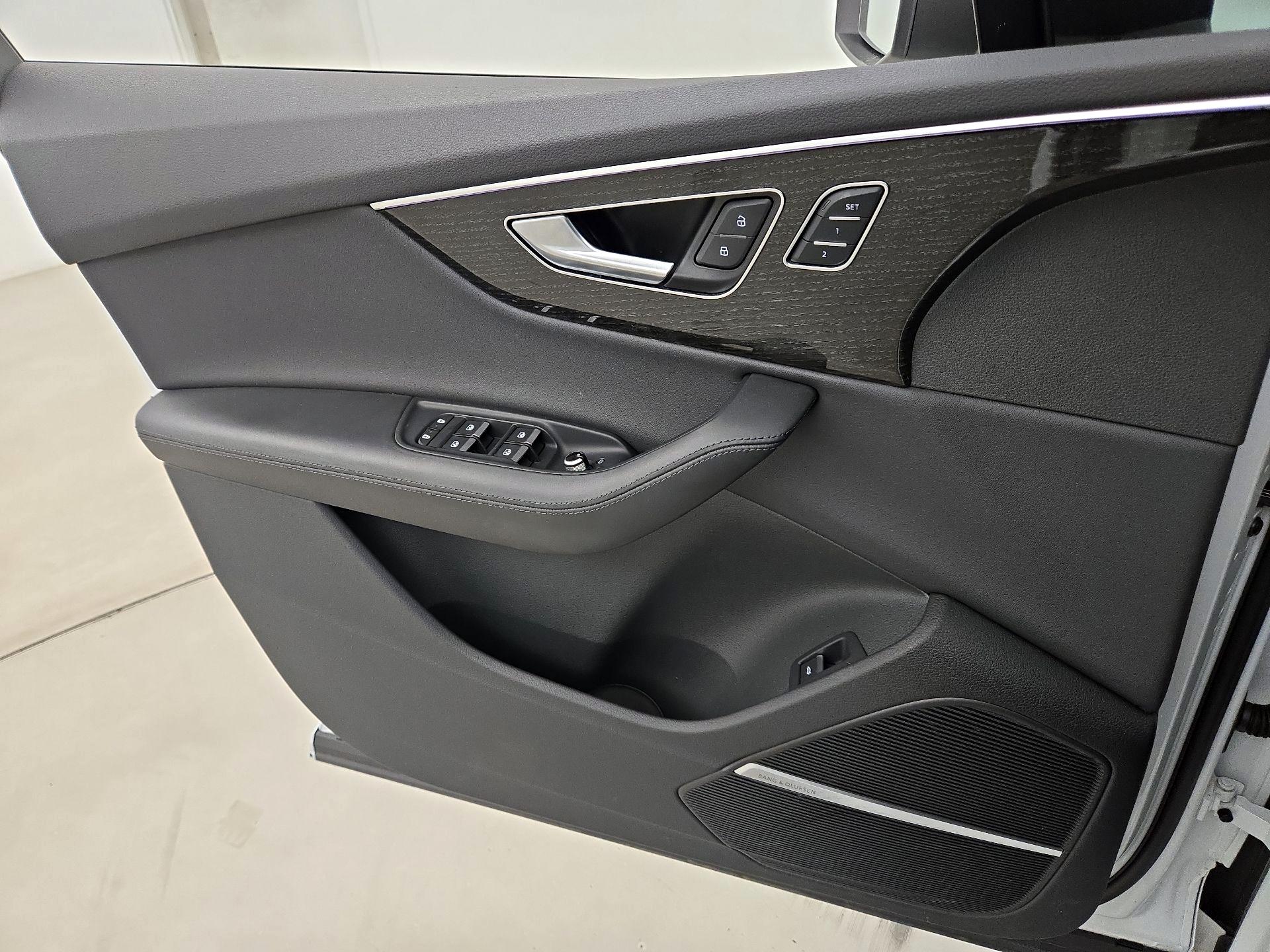 Thumbnail: 2021 Audi Q7 - 12