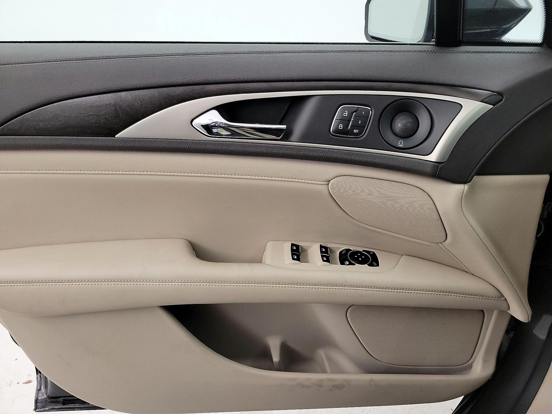 Thumbnail: 2020 Lincoln MKZ - 12