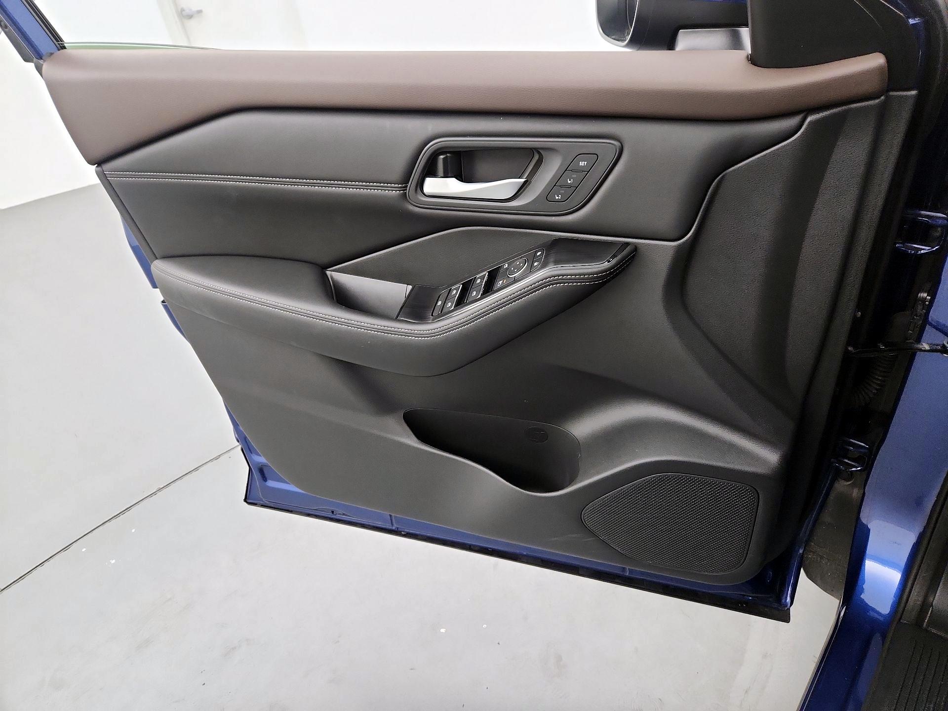 Thumbnail: 2023 Nissan Rogue - 12