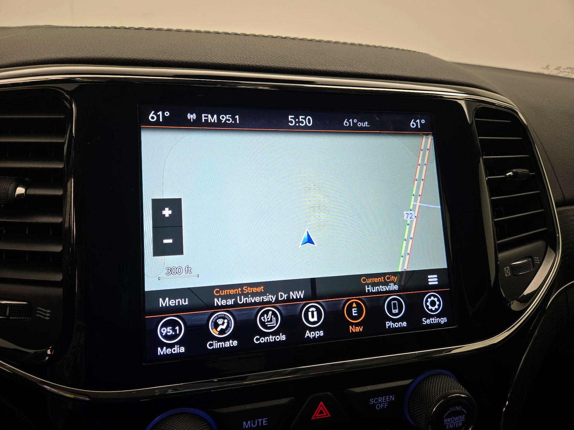 Thumbnail: 2021 Jeep Grand Cherokee - 14