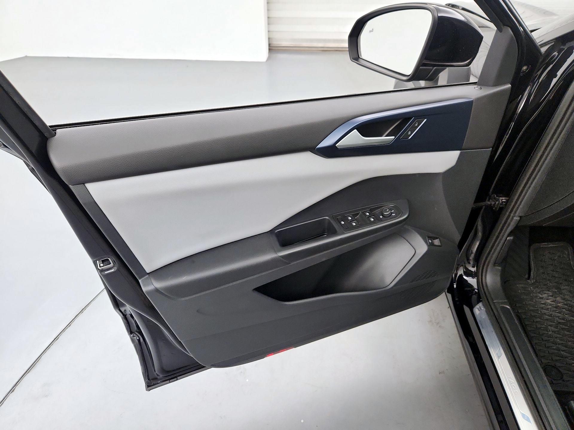 Thumbnail: 2023 Volkswagen Taos - 12