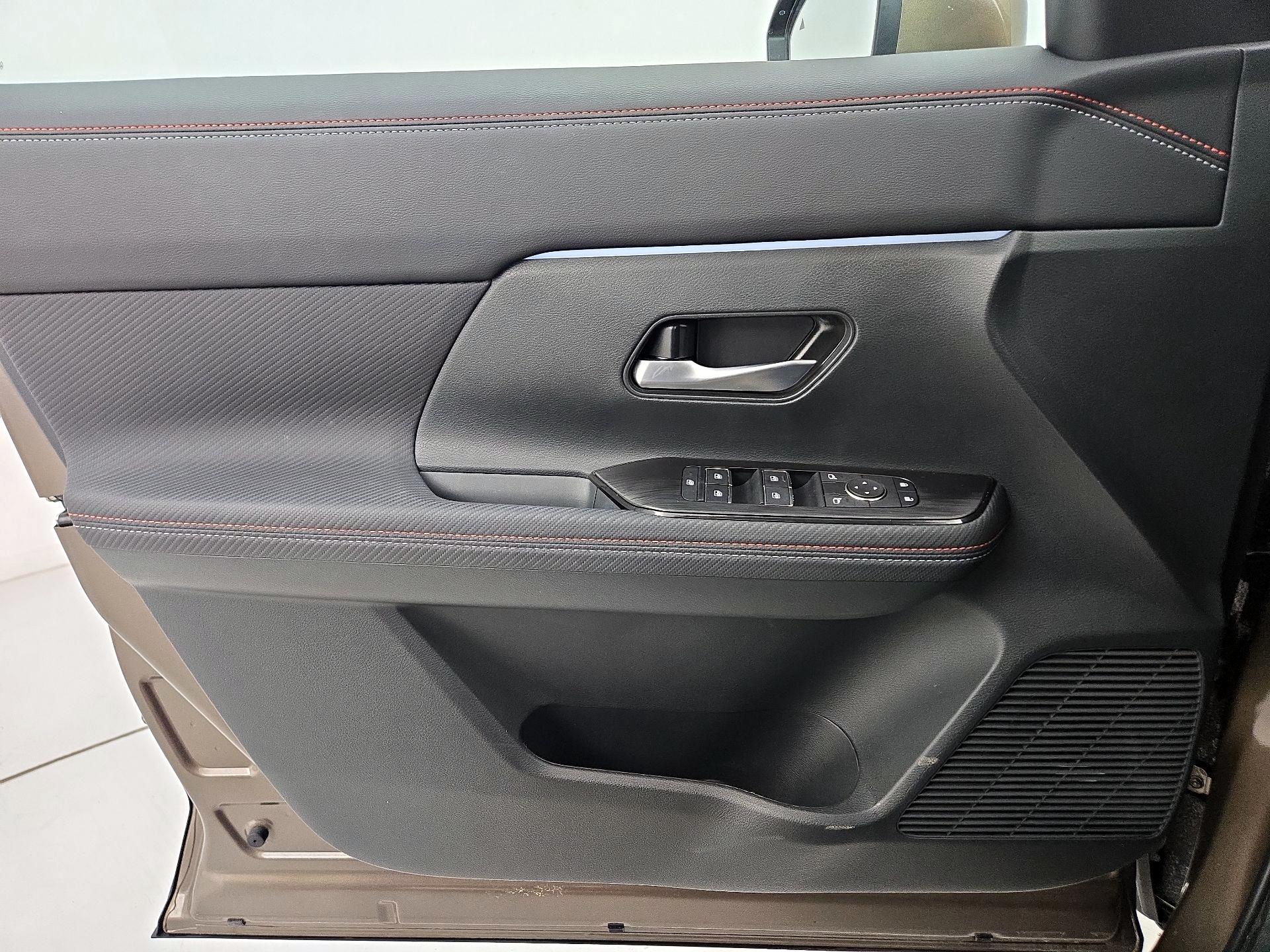 Thumbnail: 2025 Nissan Kicks - 12