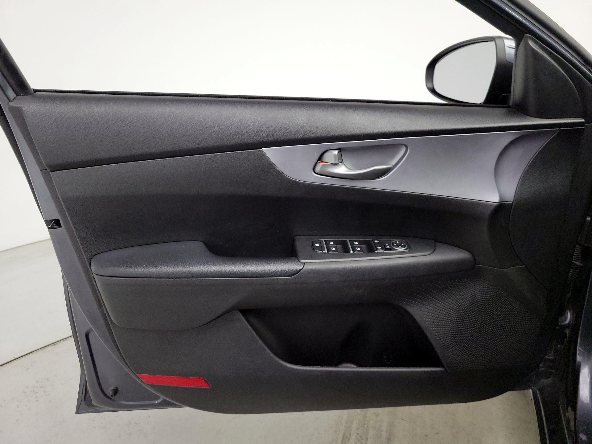 Thumbnail: 2022 Kia Forte - 12