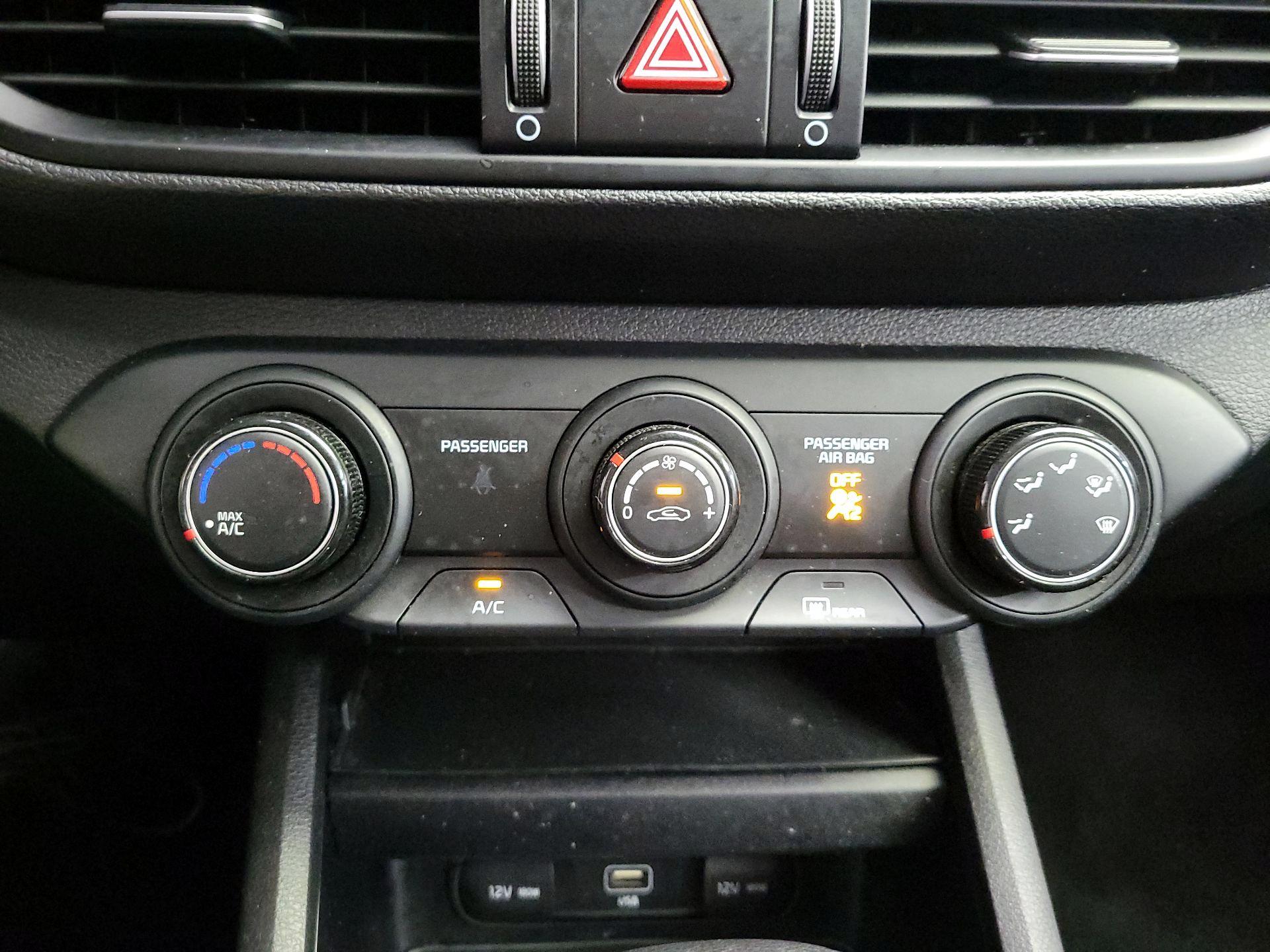 Thumbnail: 2022 Kia Forte - 16