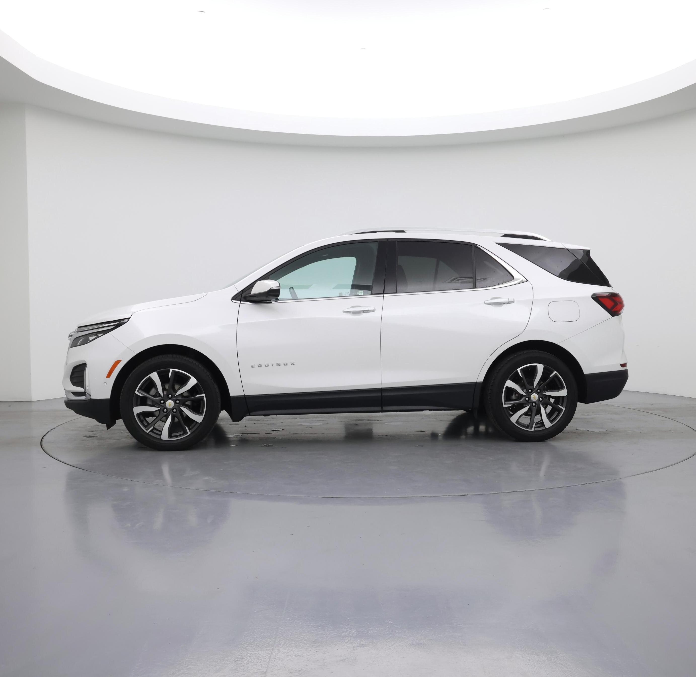 Thumbnail: 2022 Chevrolet Equinox - 3