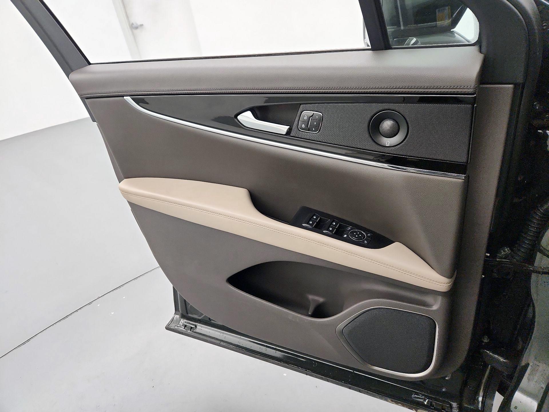 Thumbnail: 2022 Lincoln Nautilus - 12