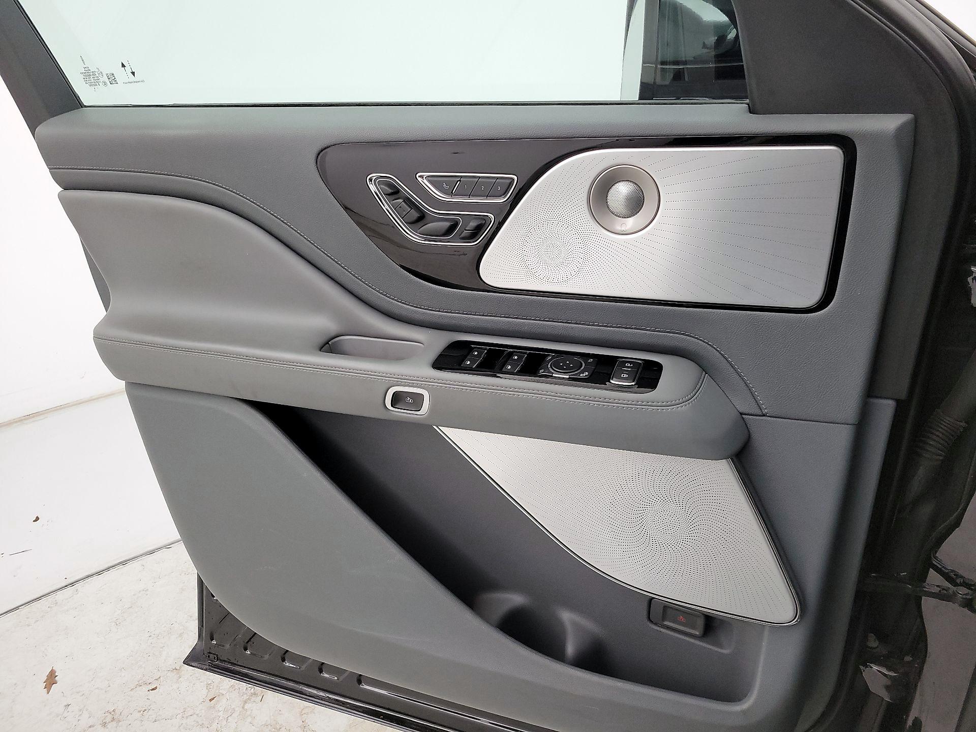 Thumbnail: 2020 Lincoln Aviator - 12