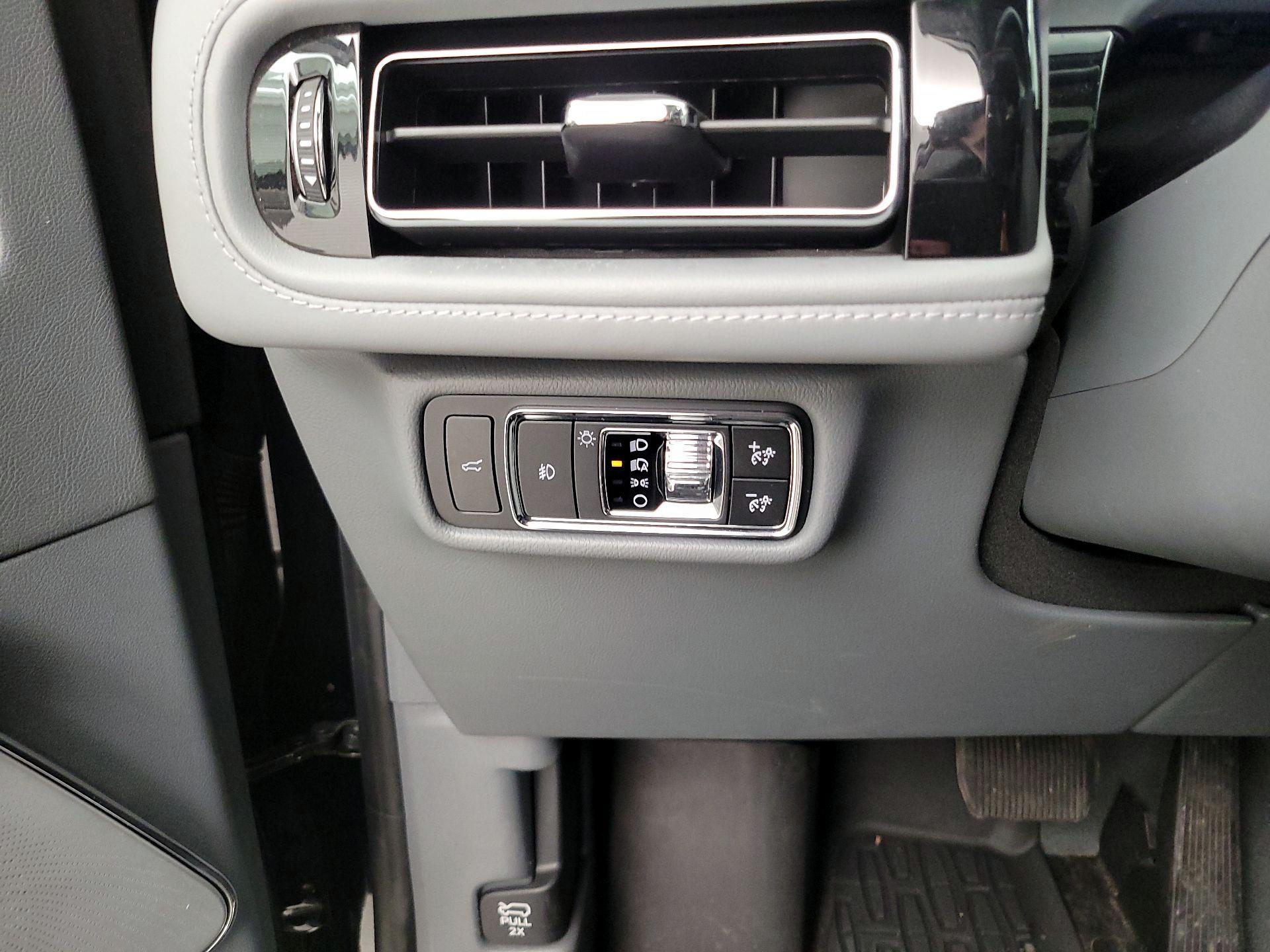 Thumbnail: 2020 Lincoln Aviator - 13