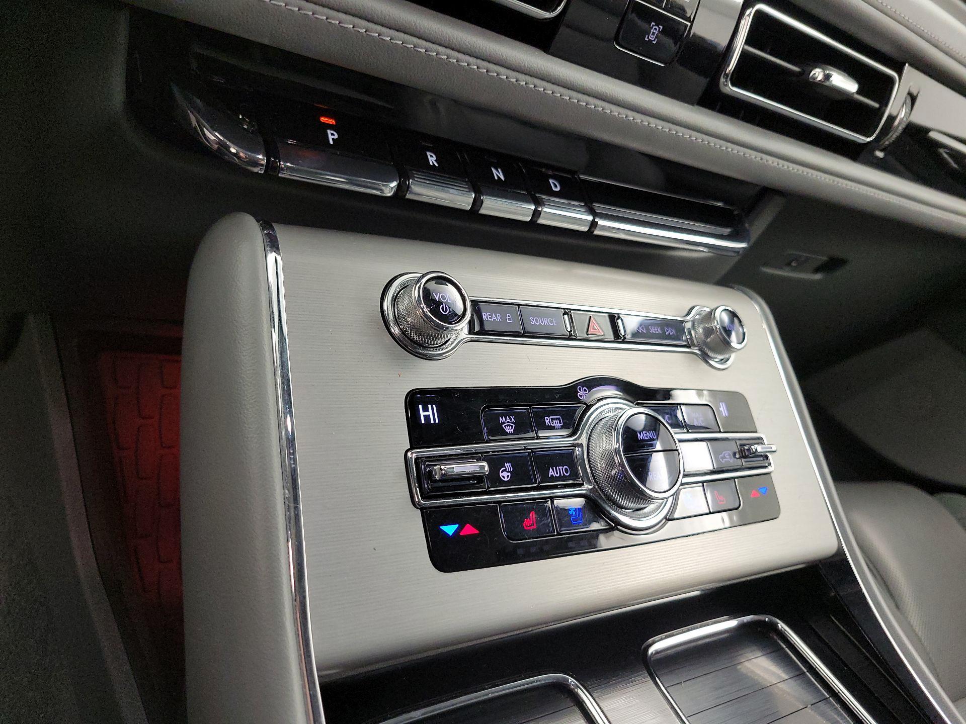 Thumbnail: 2020 Lincoln Aviator - 17