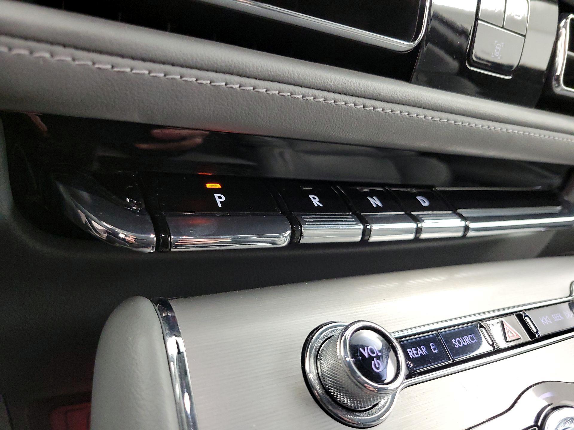 Thumbnail: 2020 Lincoln Aviator - 18