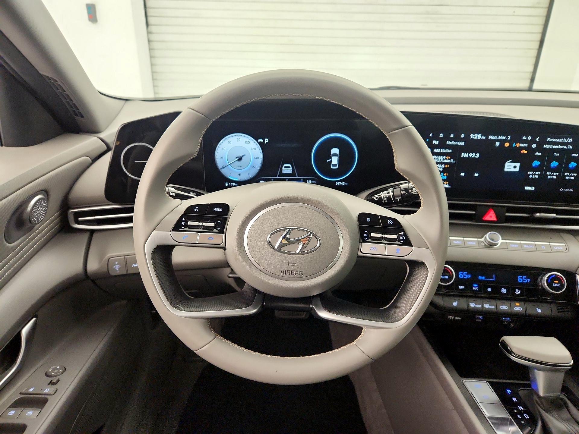 Thumbnail: 2023 Hyundai Elantra - 10