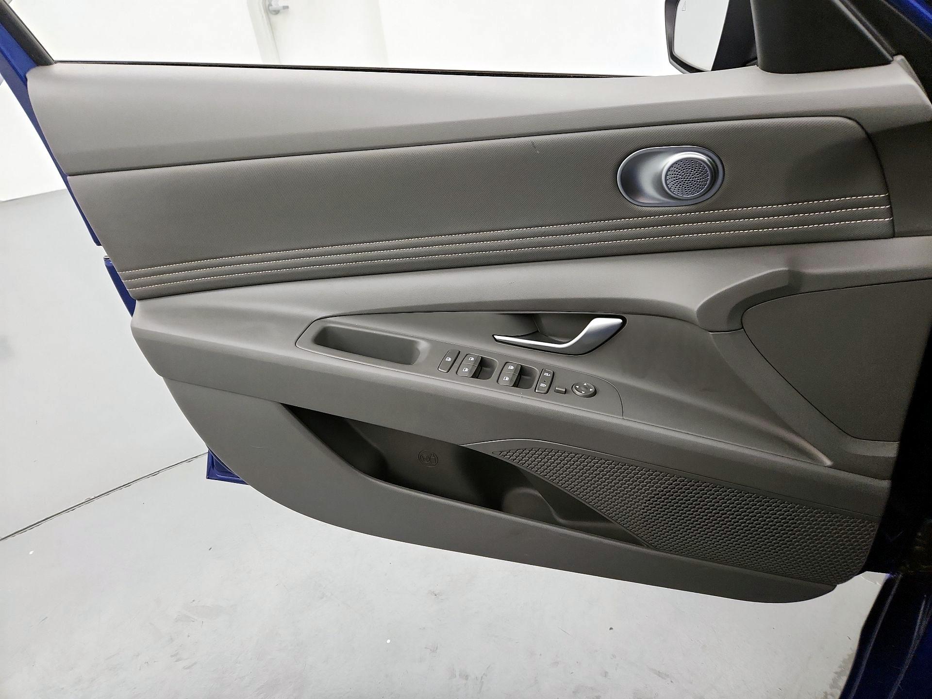 Thumbnail: 2023 Hyundai Elantra - 12