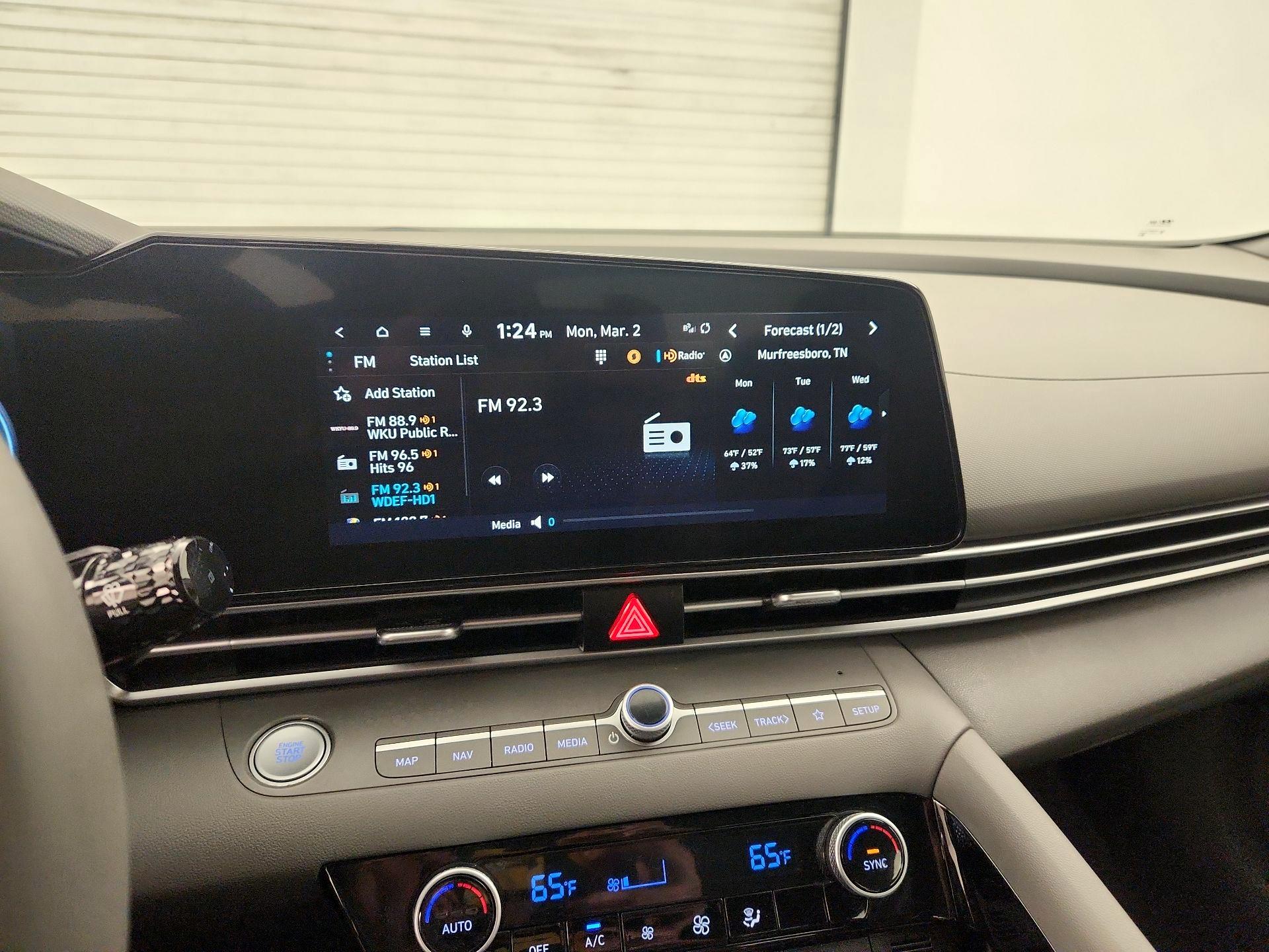 Thumbnail: 2023 Hyundai Elantra - 15