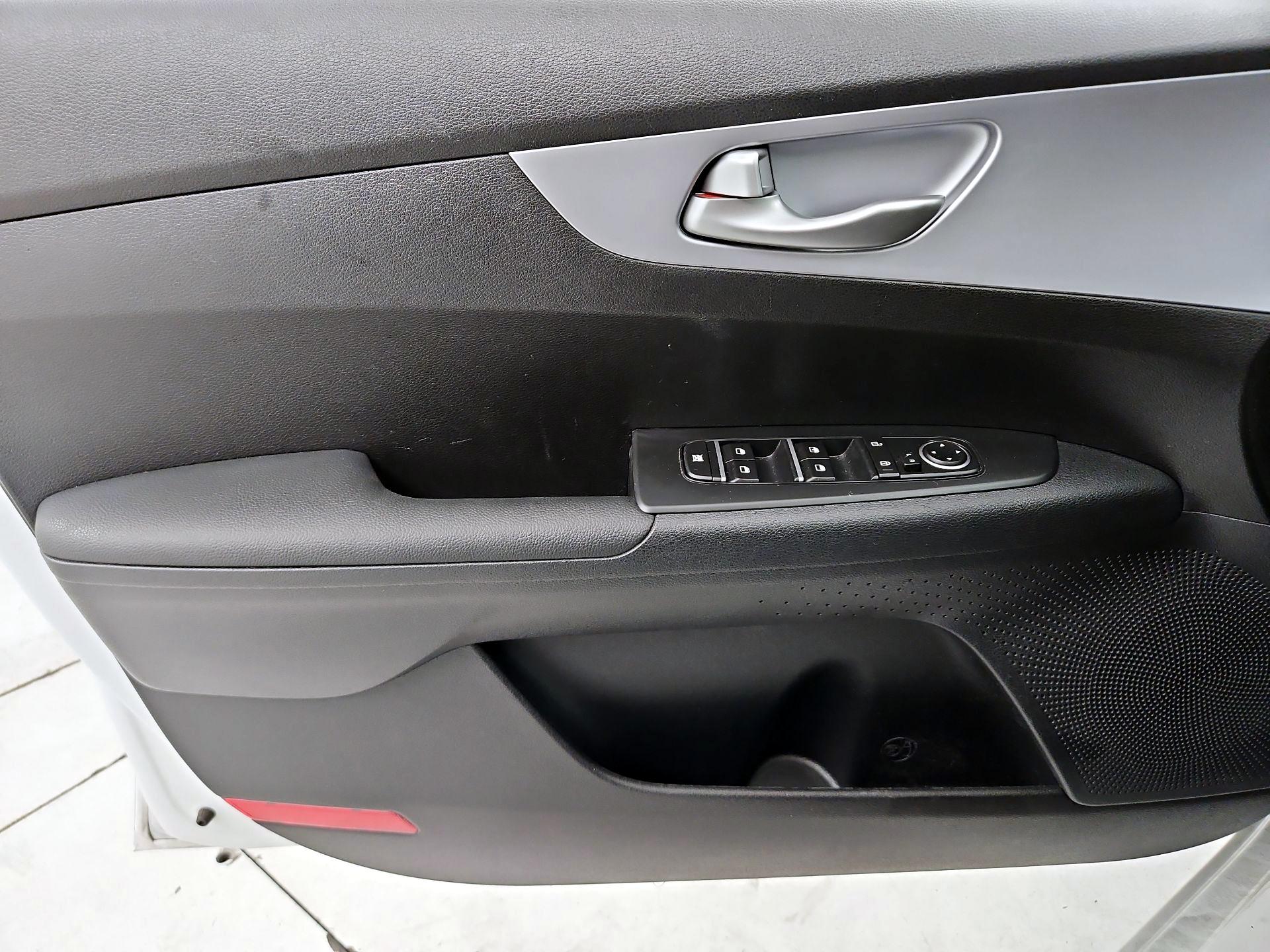 Thumbnail: 2024 Kia Forte - 12