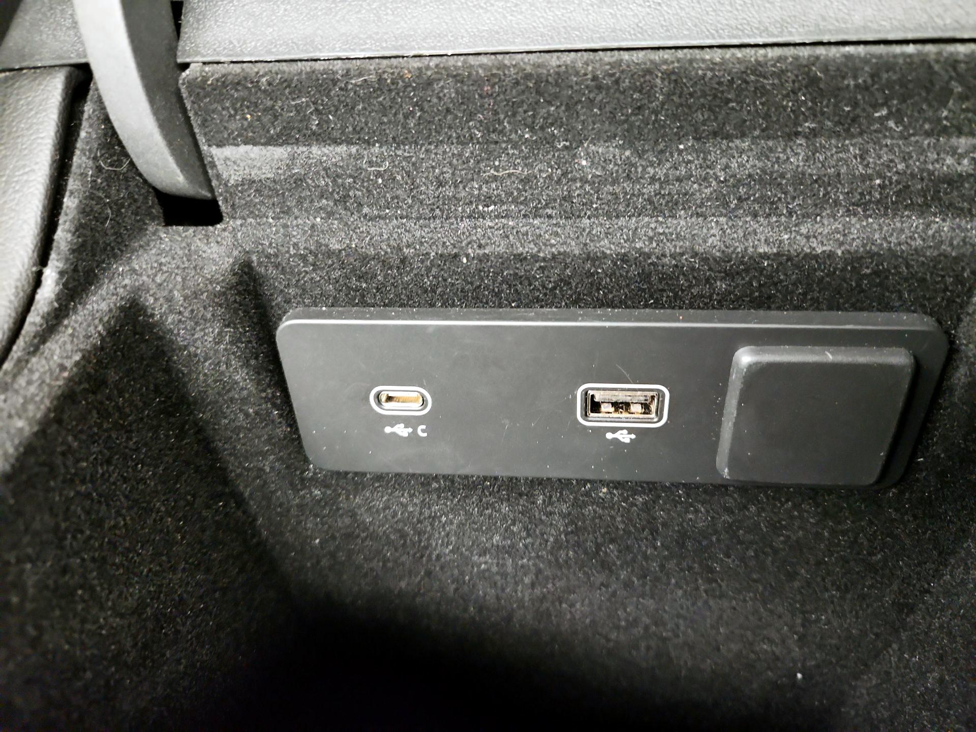 Thumbnail: 2024 Jaguar F-Pace - 18