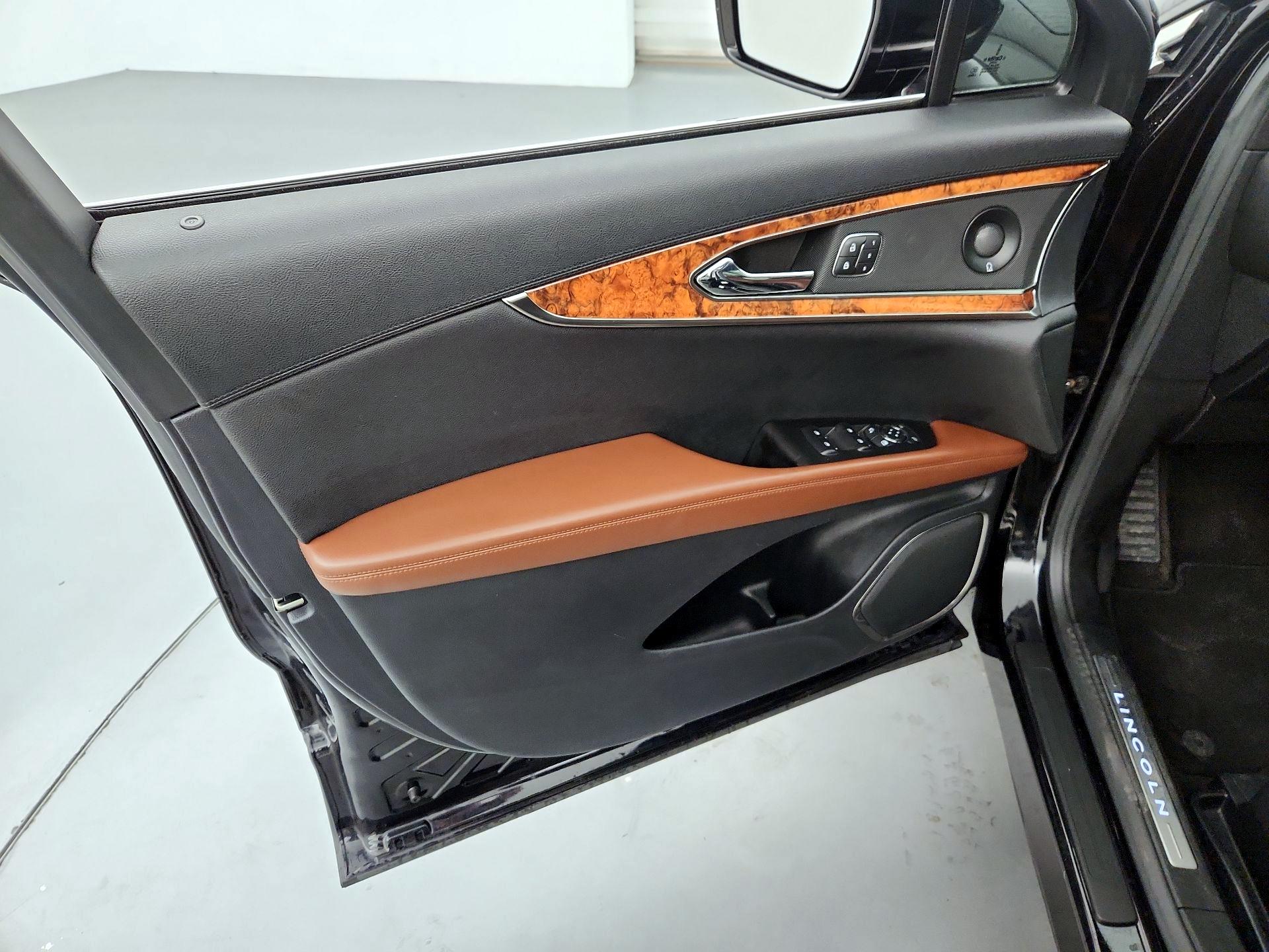 Thumbnail: 2020 Lincoln Nautilus - 12