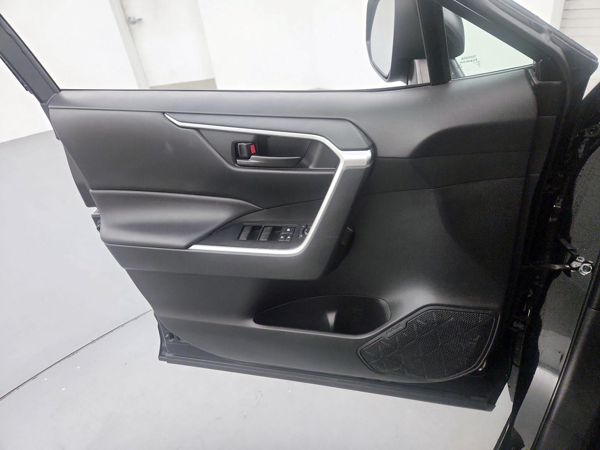 Thumbnail: 2025 Toyota RAV4 - 12